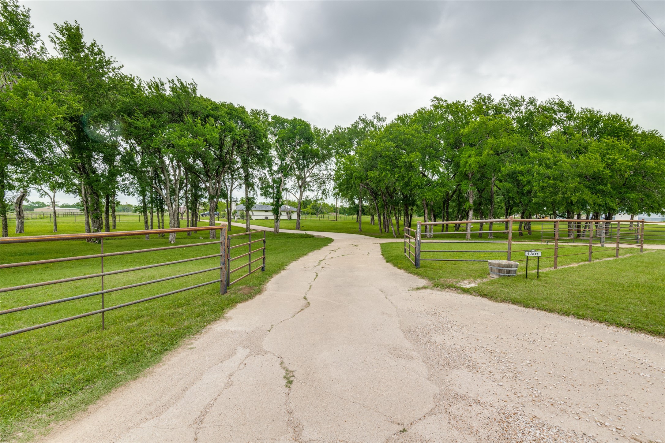 1301 Davis Lane Terrell TX 75160