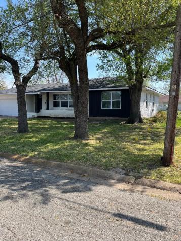 1204 Park Avenue Bonham TX 75418