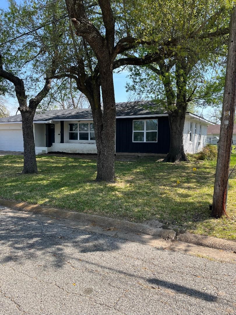 1204 Park Avenue Bonham TX 75418