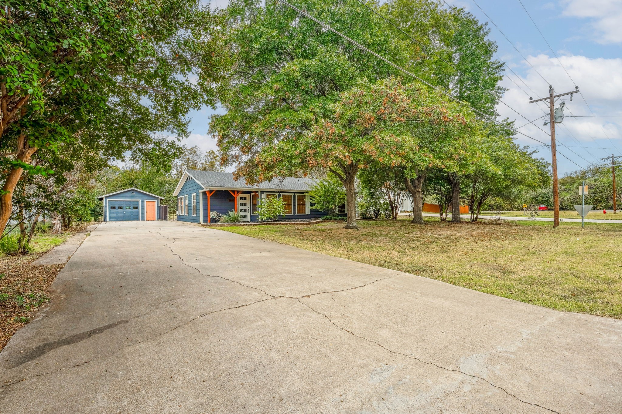1403 Cheyenne Trail Granbury TX 76048