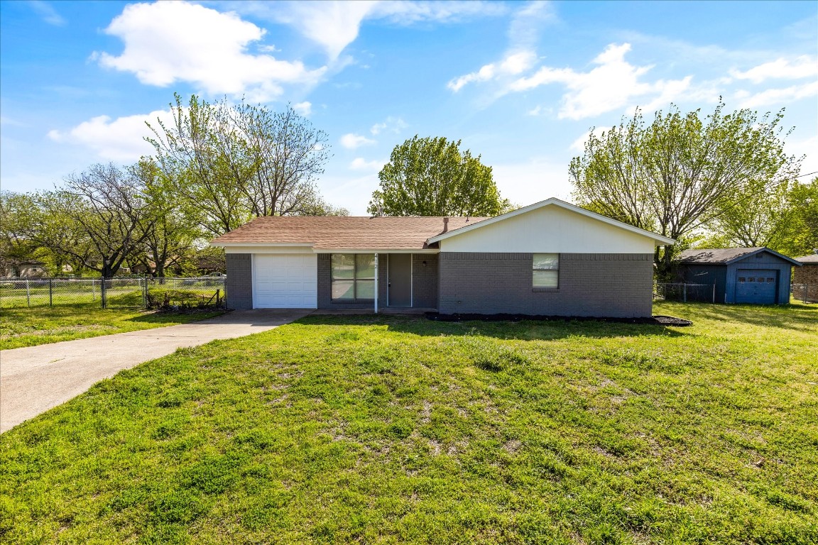 412 N Birch Street Springtown TX 76082