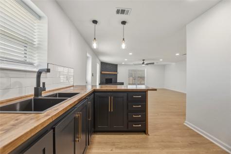 203 Red Bird Court Cleburne TX 76058