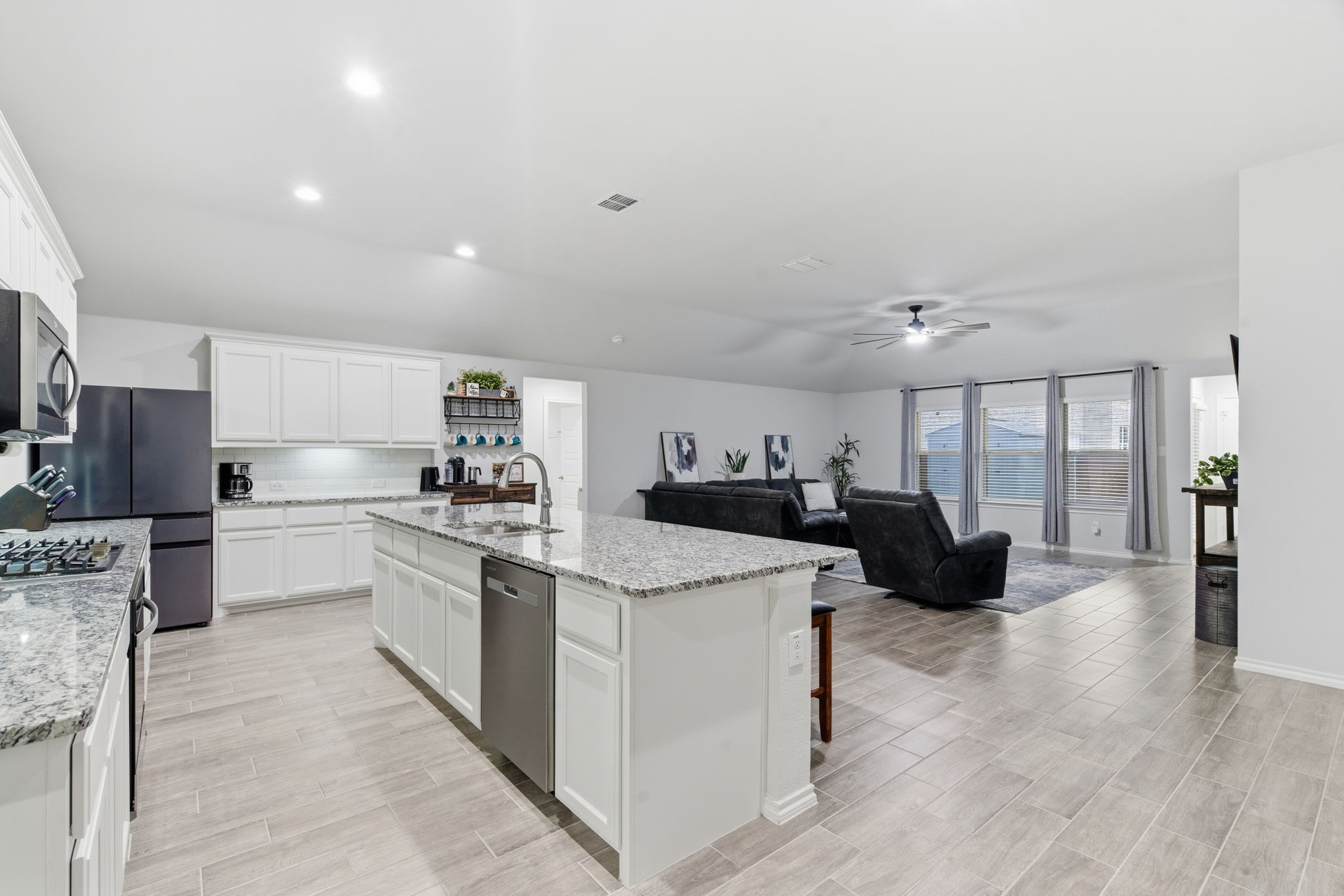 437 Falcon Way Azle TX 76020