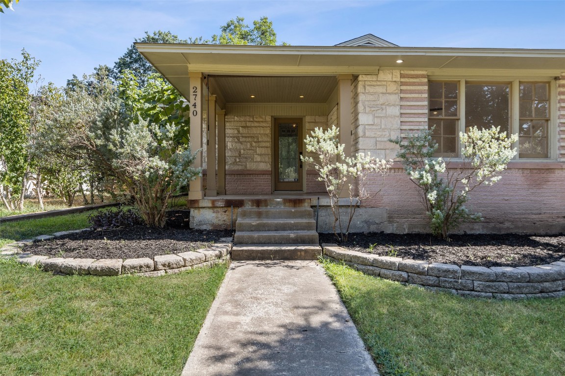 2740 W 10th Street Dallas TX 75211