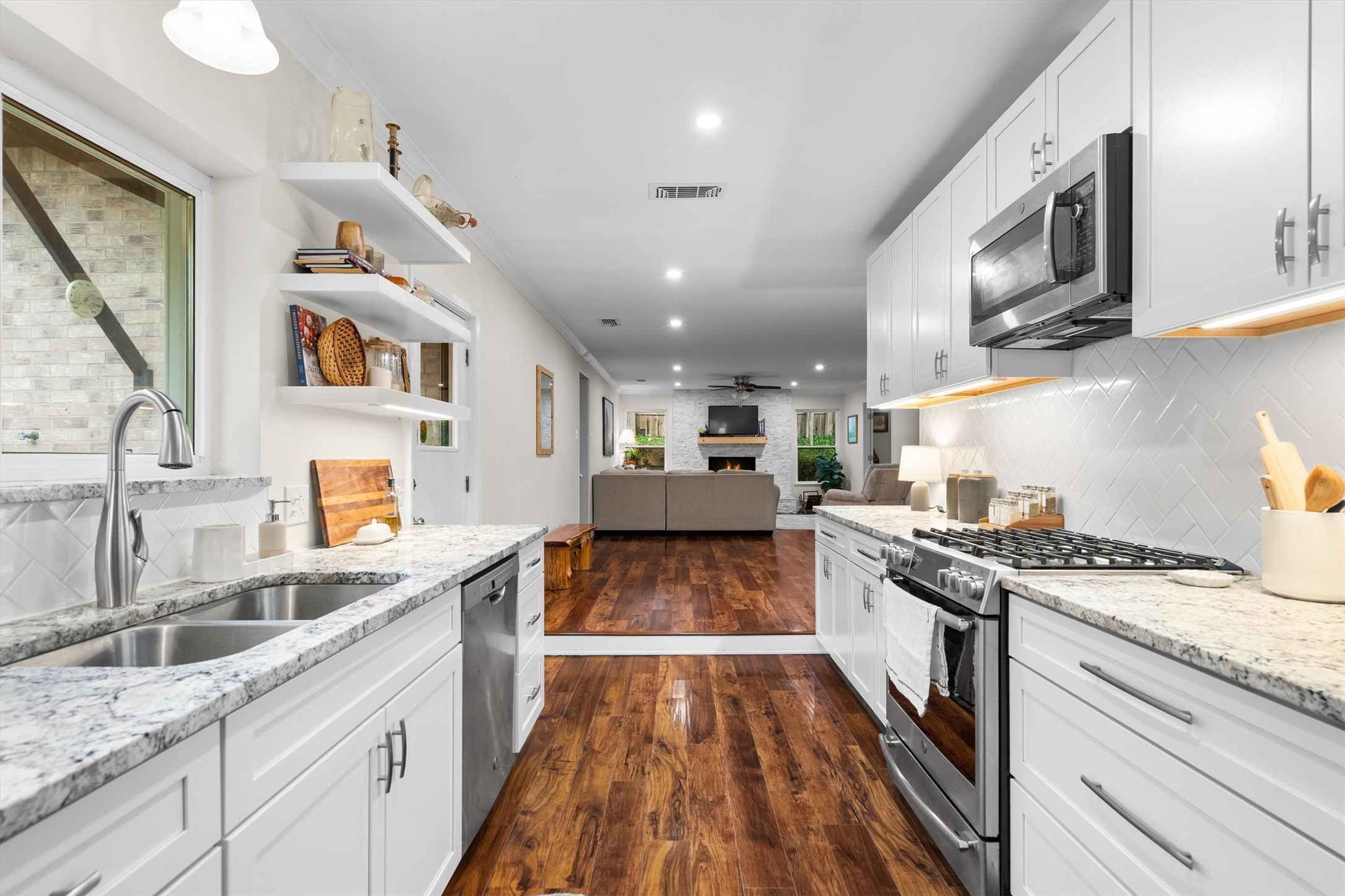 2610 Oak Cliff Lane Arlington TX 76012
