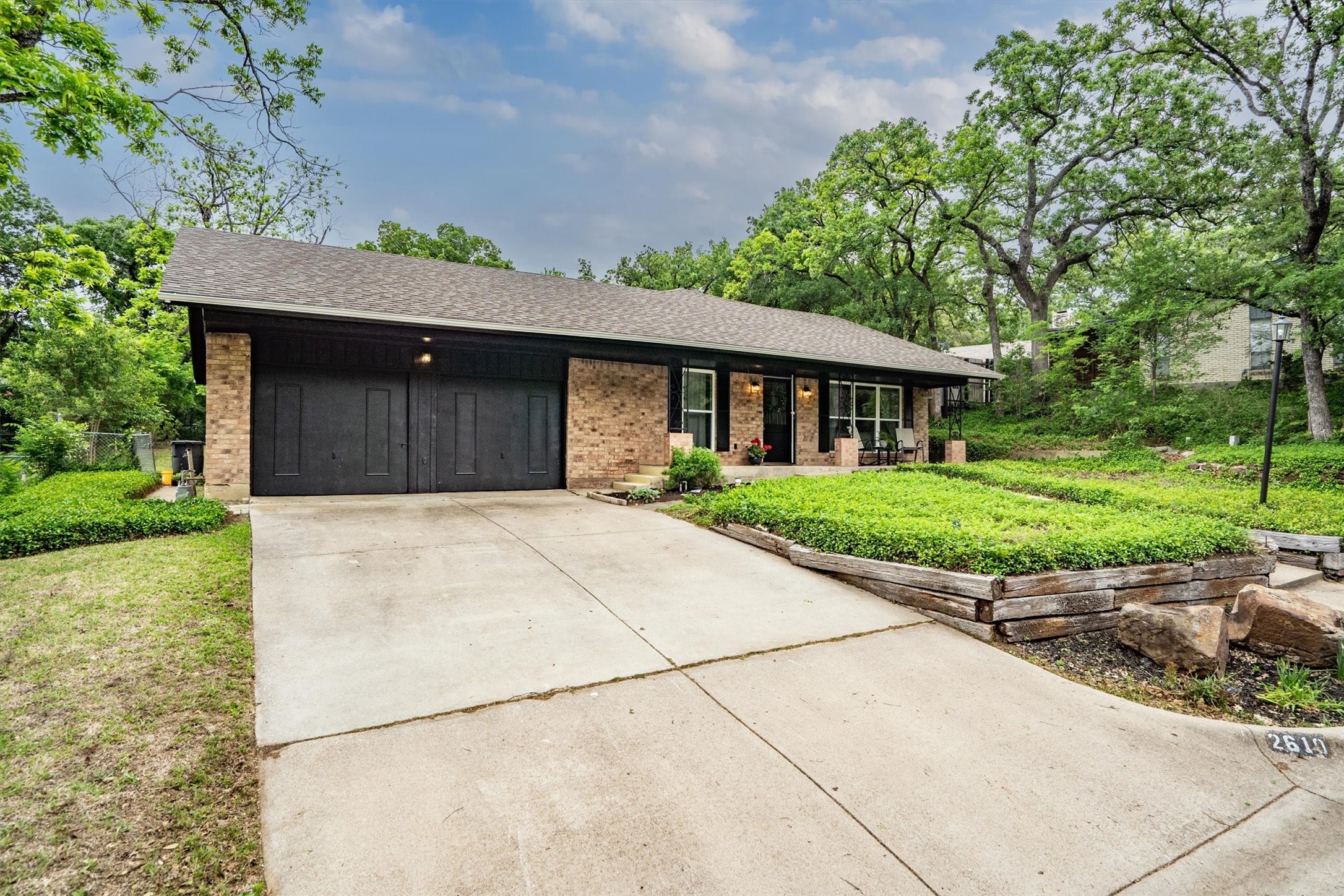 2610 Oak Cliff Lane Arlington TX 76012