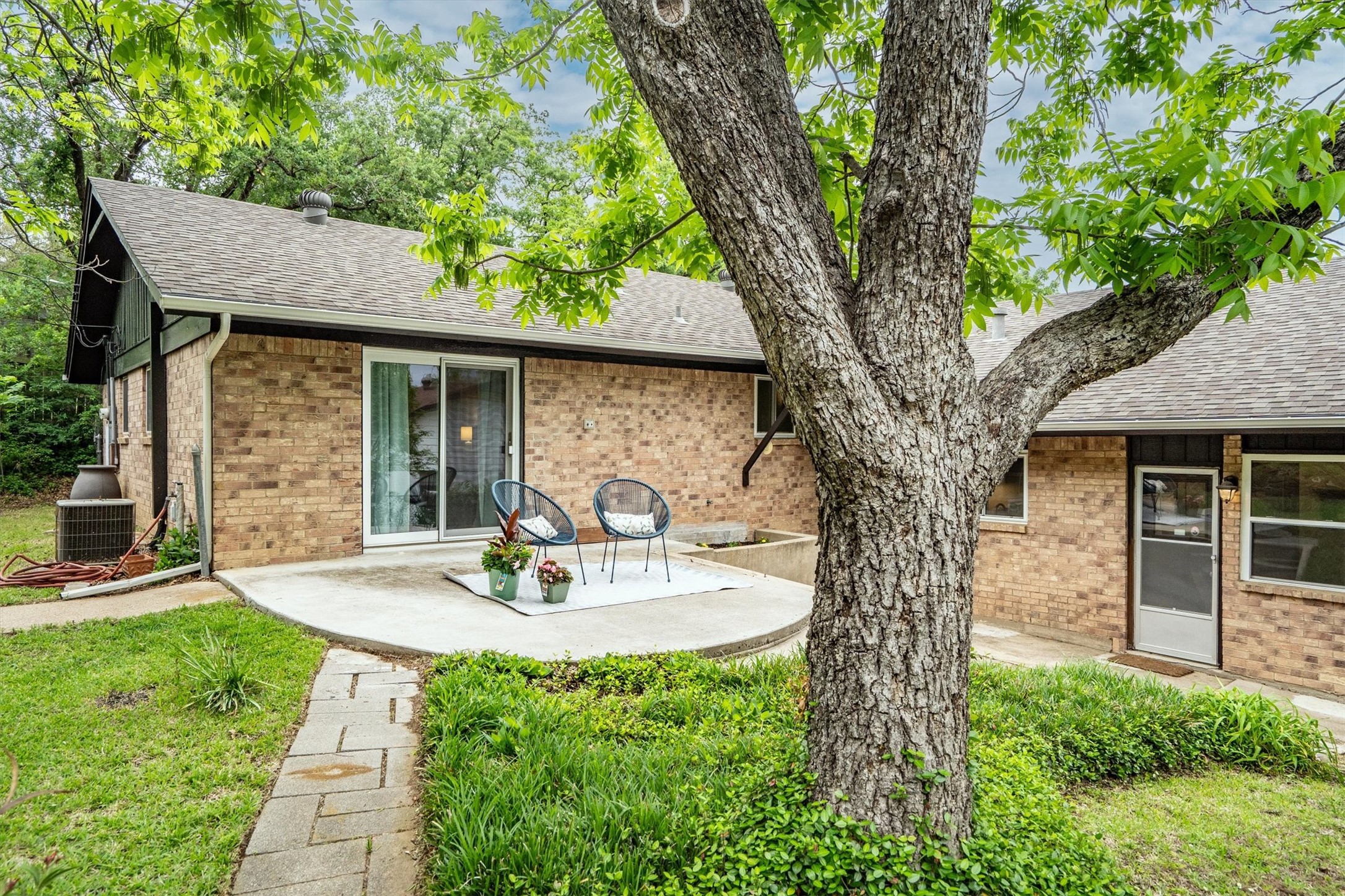 2610 Oak Cliff Lane Arlington TX 76012