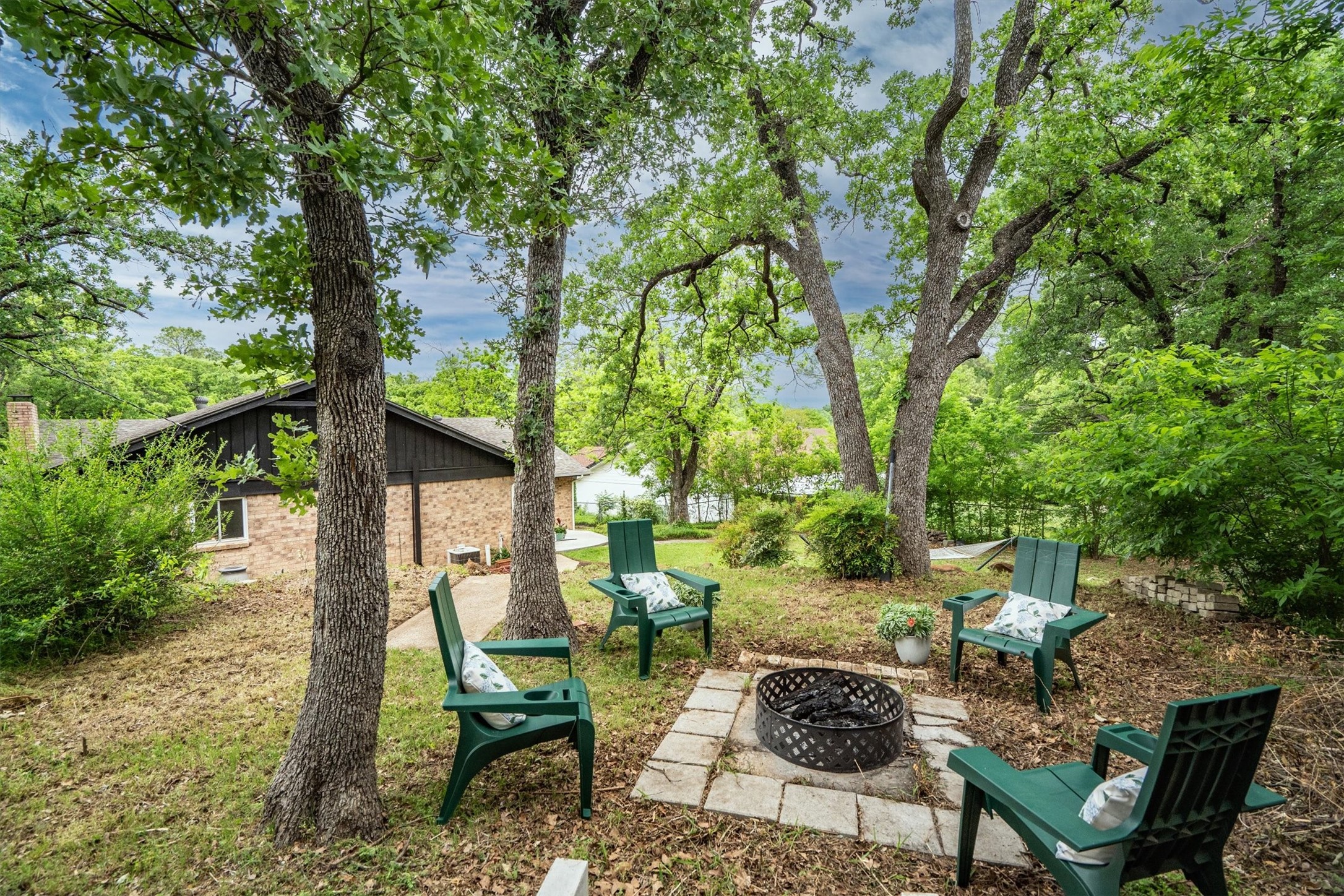 2610 Oak Cliff Lane Arlington TX 76012