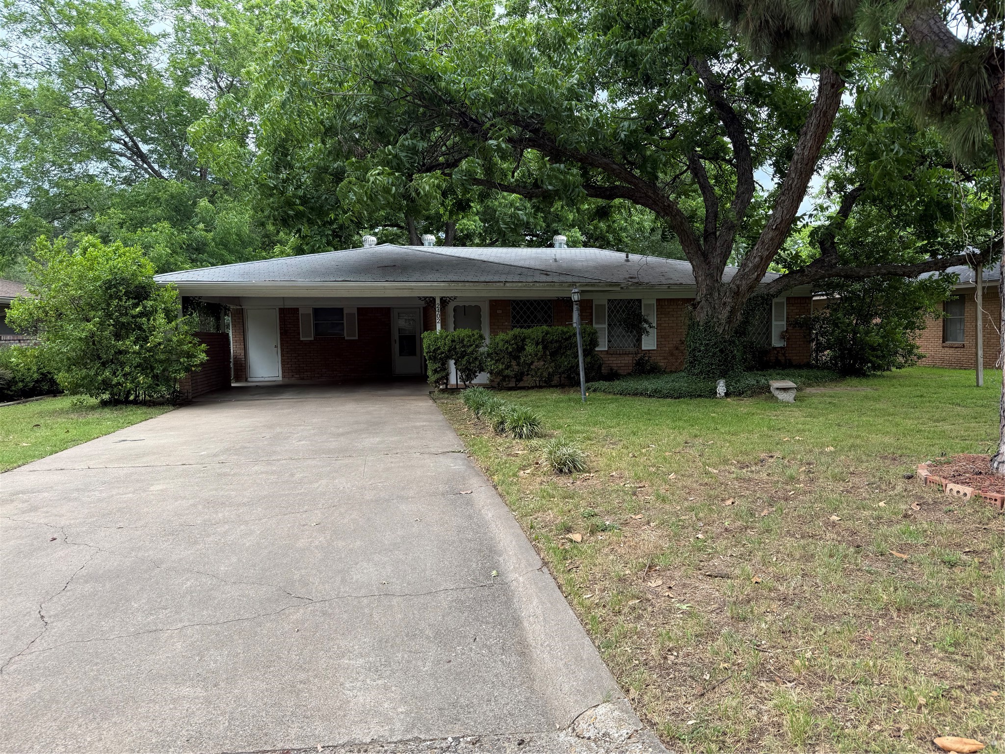 2402 W 5th Avenue Corsicana TX 75110