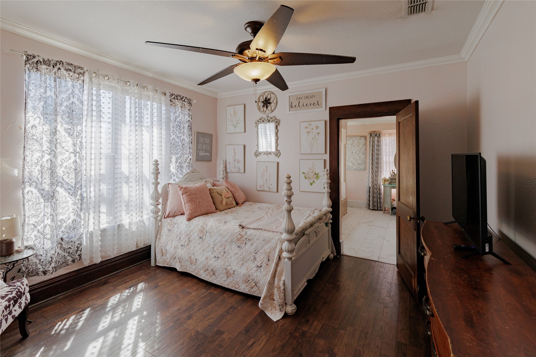 403 W Franklin Street Alvord TX 76225