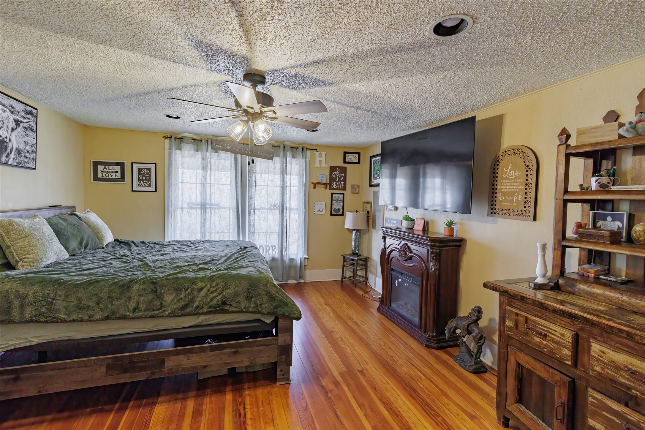 403 W Franklin Street Alvord TX 76225