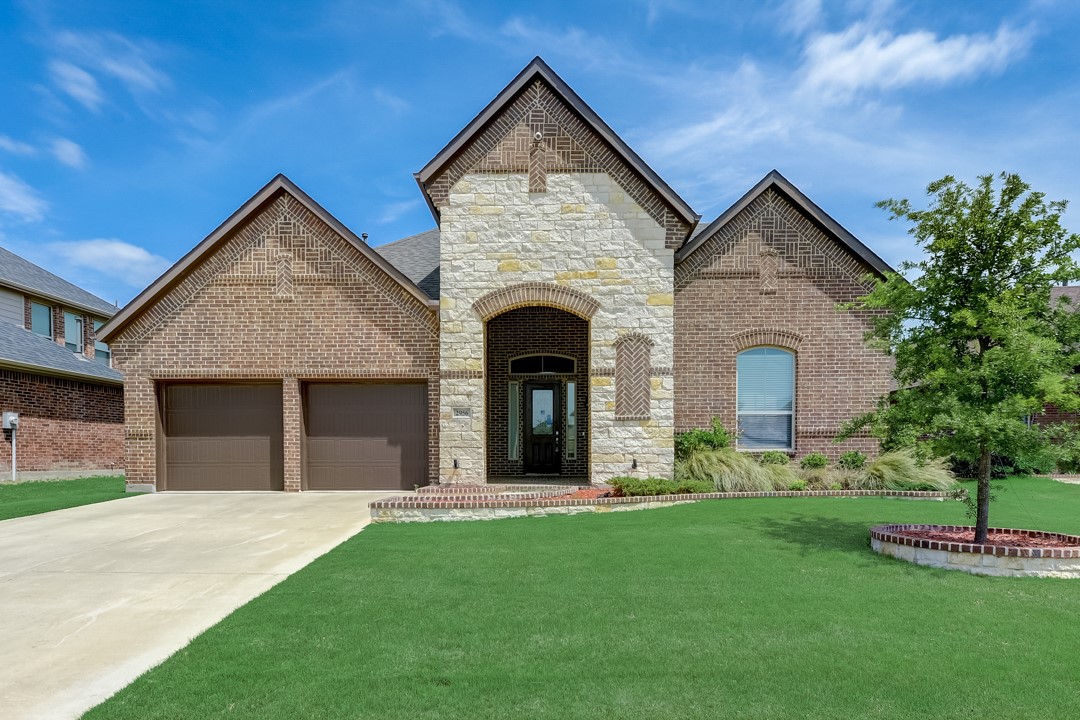 2956 Mere Lane Grand Prairie TX 75054