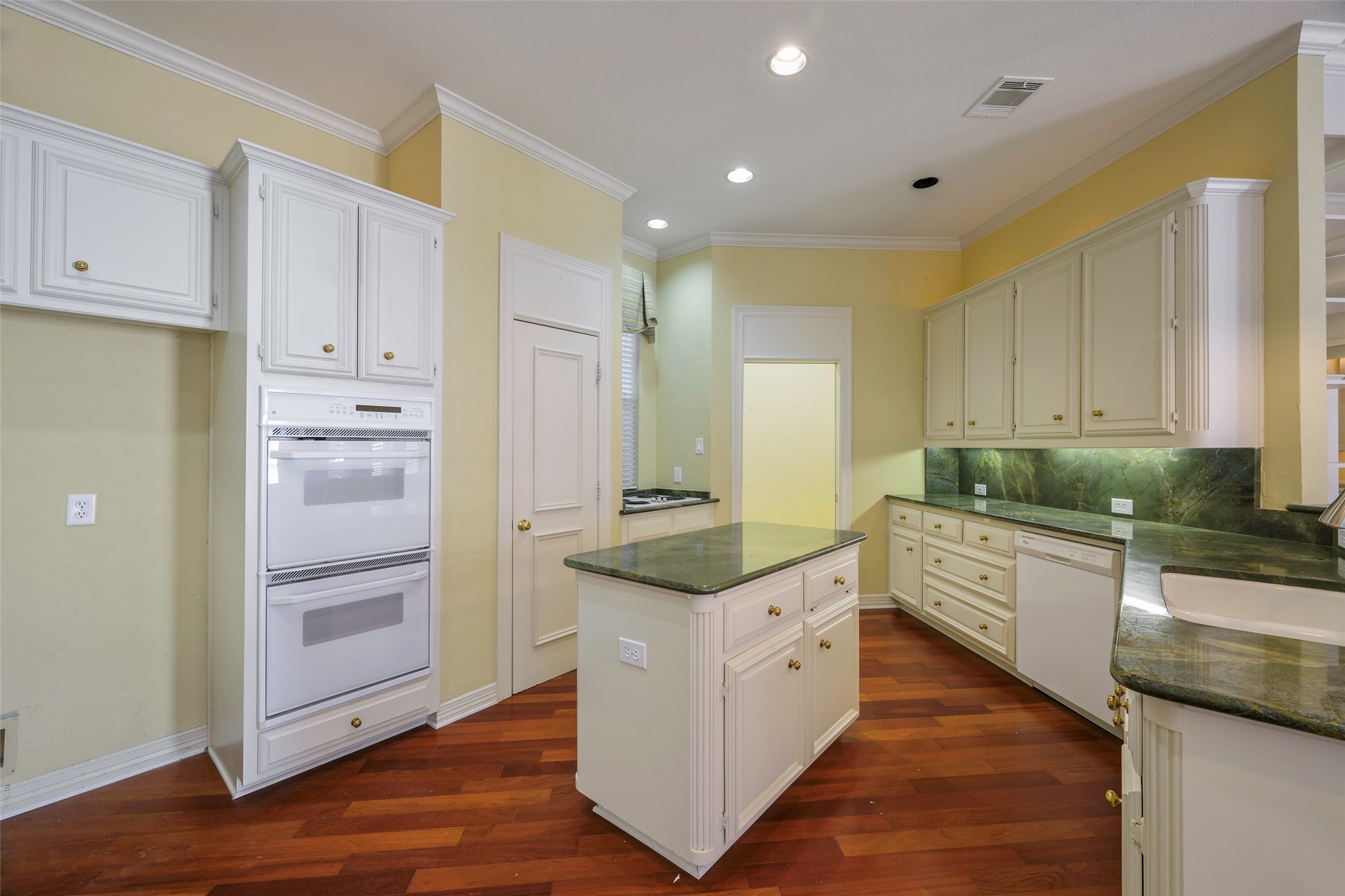 5834 Coolwater Cove Dallas TX 75252