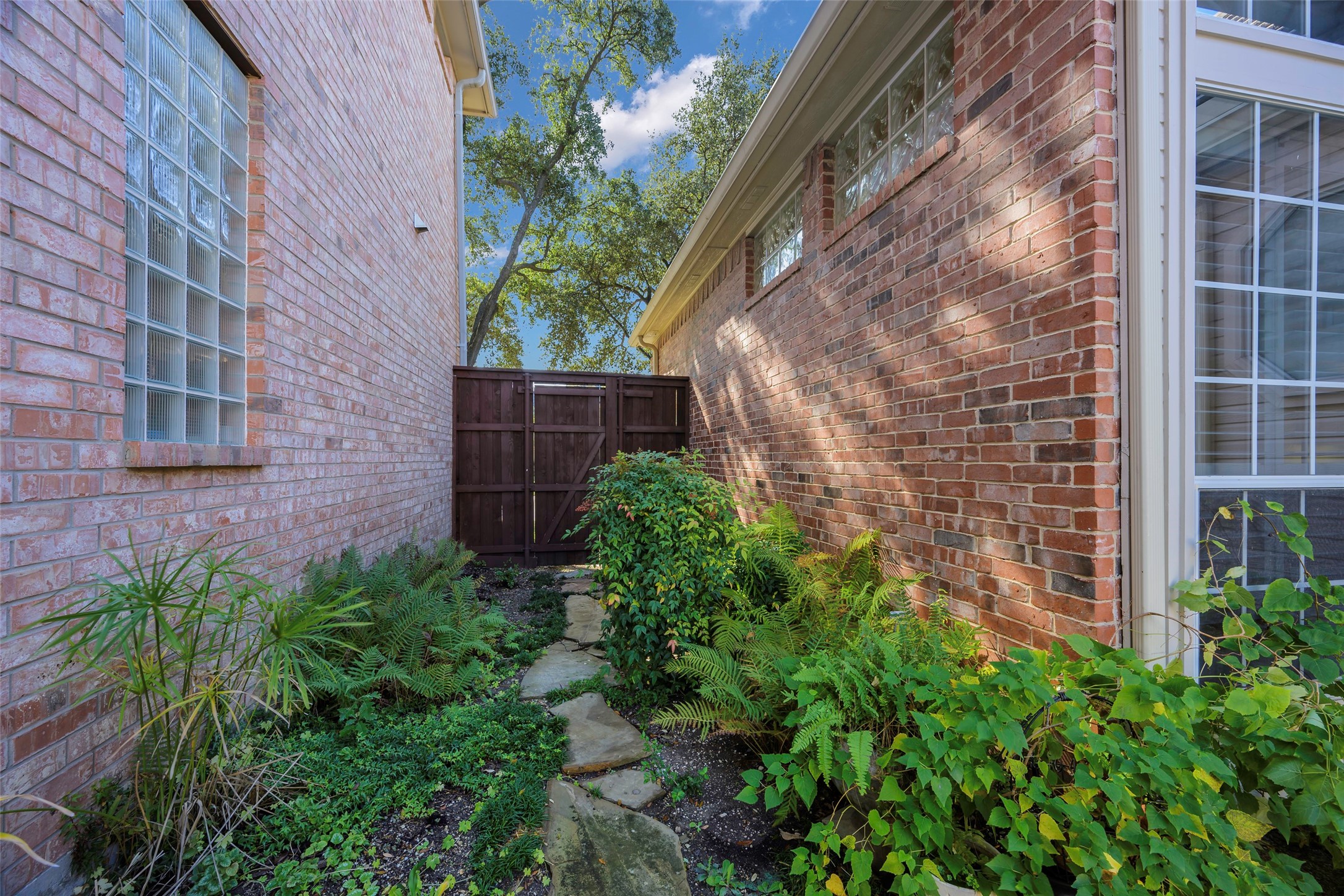 5834 Coolwater Cove Dallas TX 75252