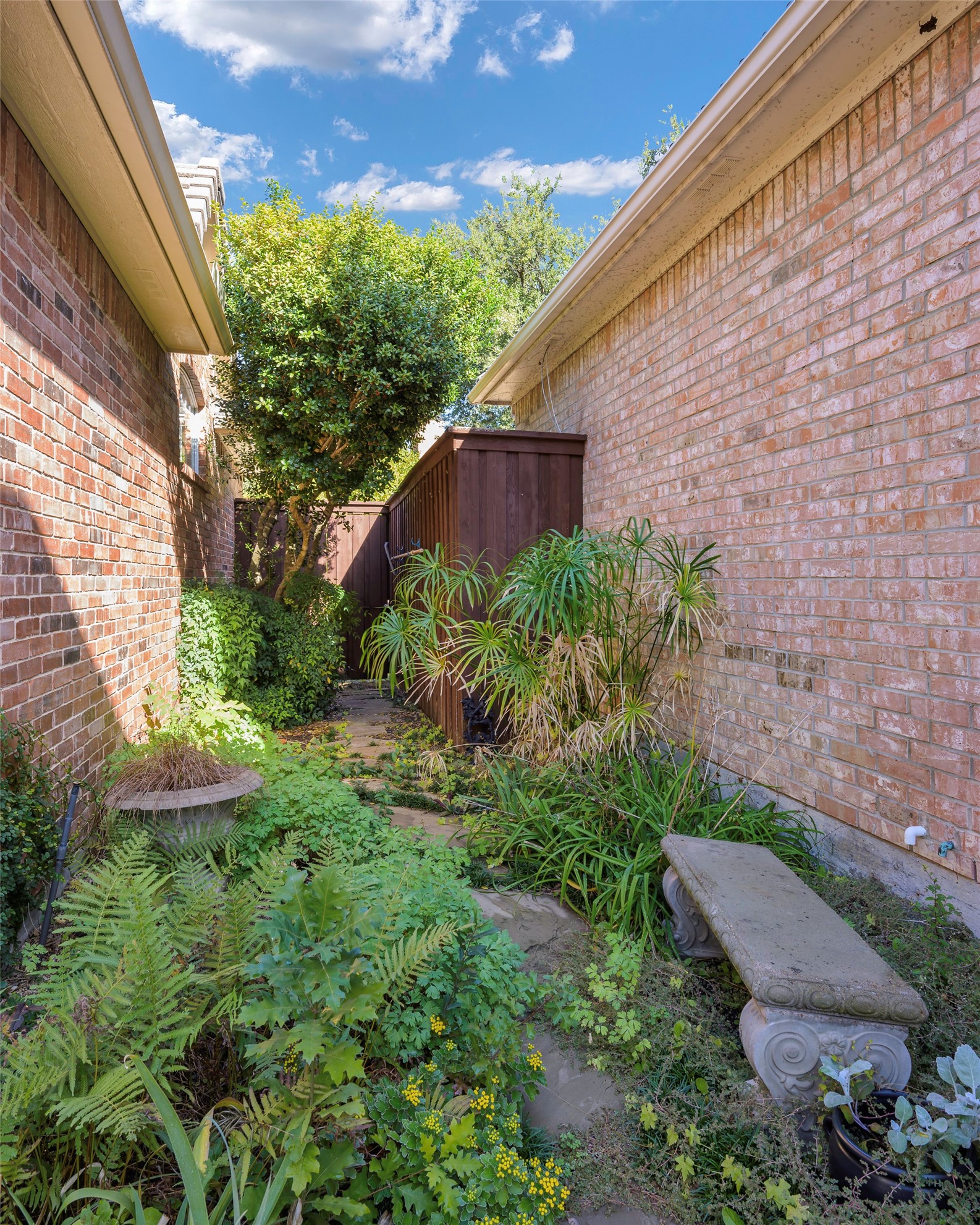 5834 Coolwater Cove Dallas TX 75252