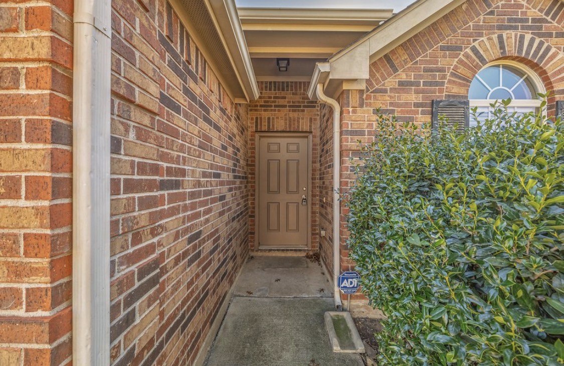 1604 Queens Brook Court Fort Worth TX 76140
