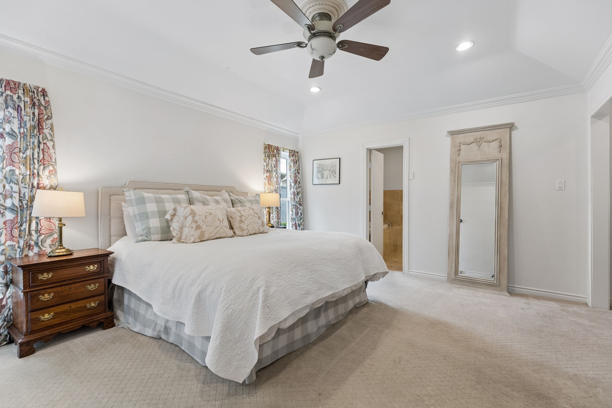 3827 N Versailles Avenue Dallas TX 75209
