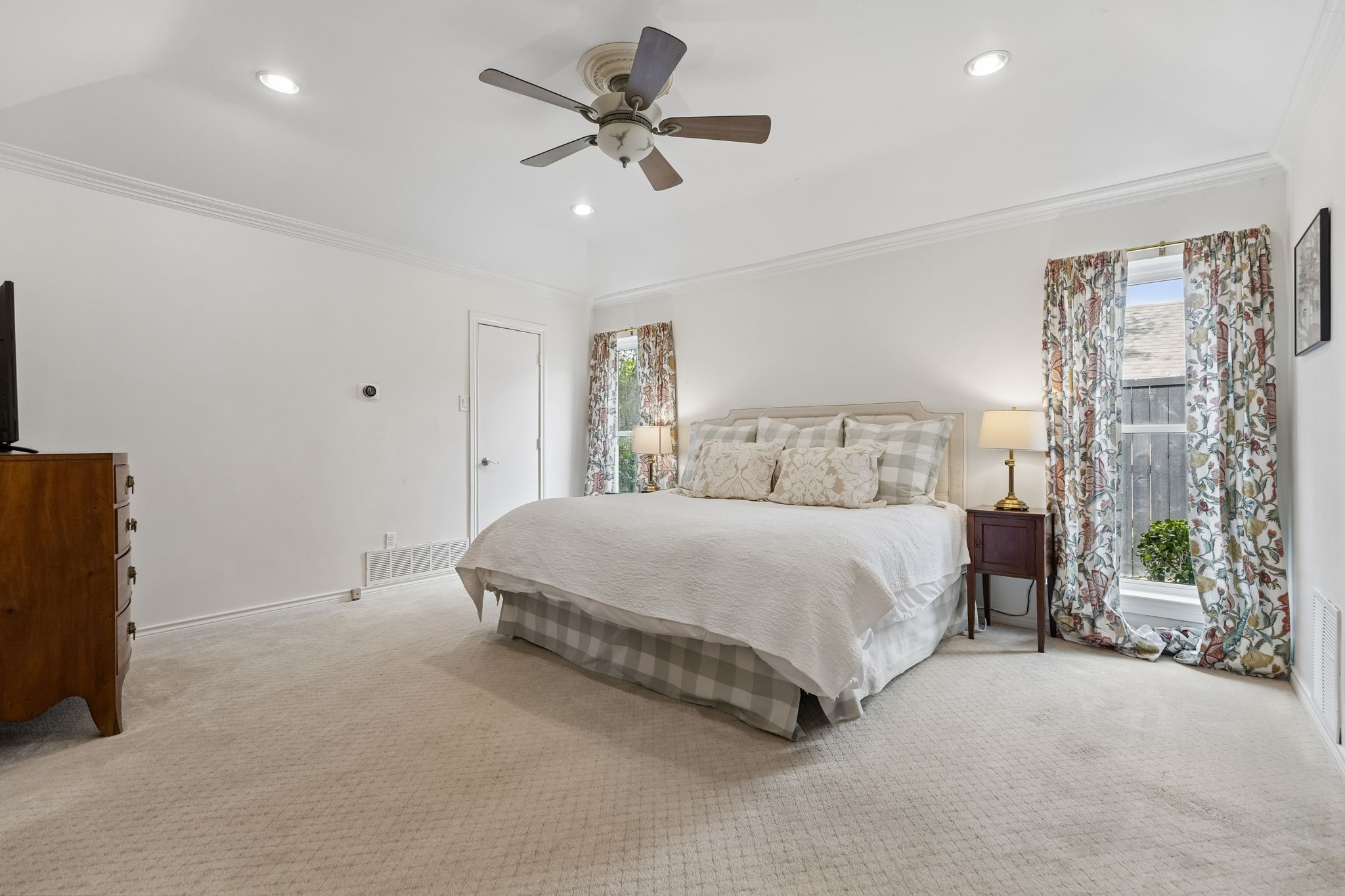 3827 N Versailles Avenue Dallas TX 75209