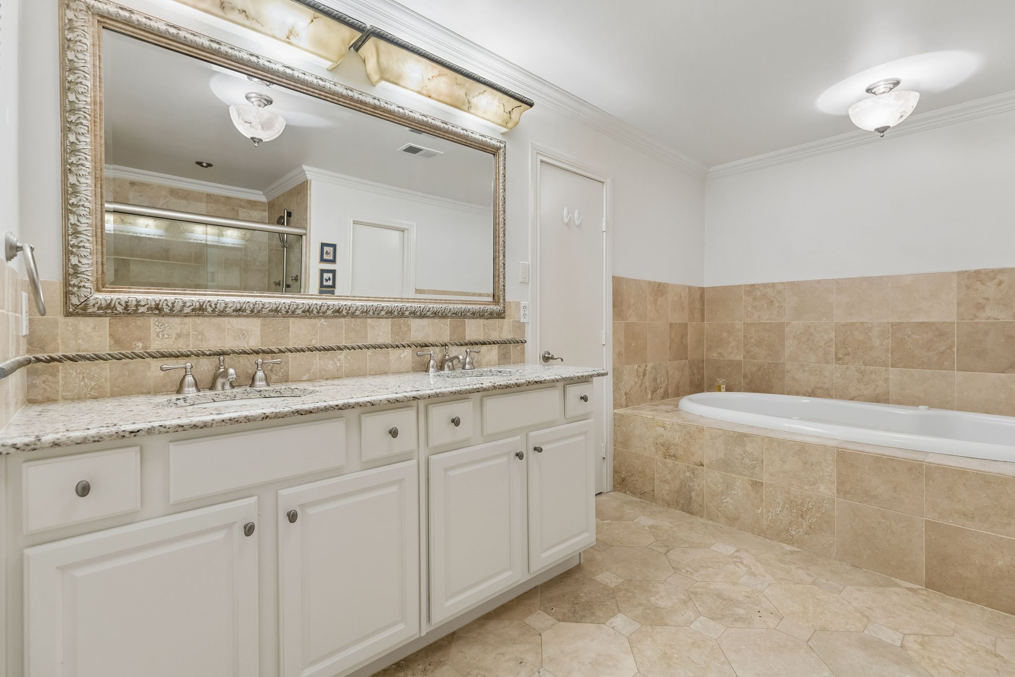 3827 N Versailles Avenue Dallas TX 75209