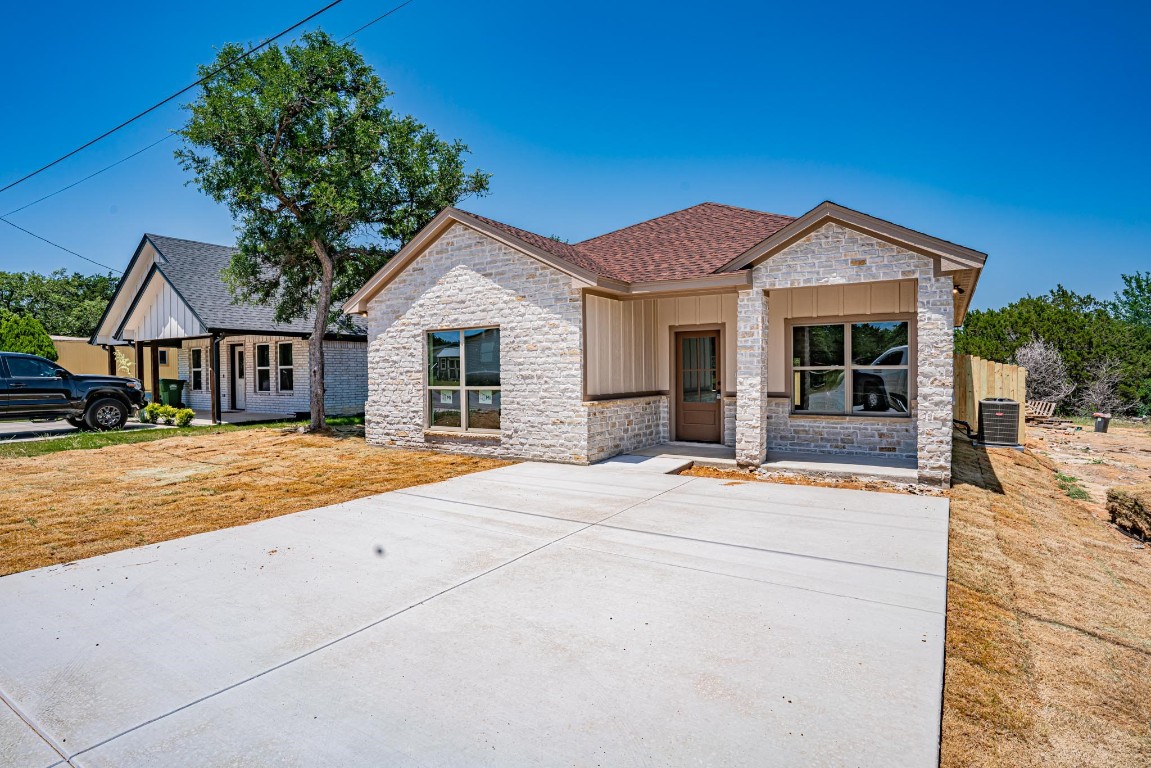 1608 Ridgeview Trail Granbury TX 76048
