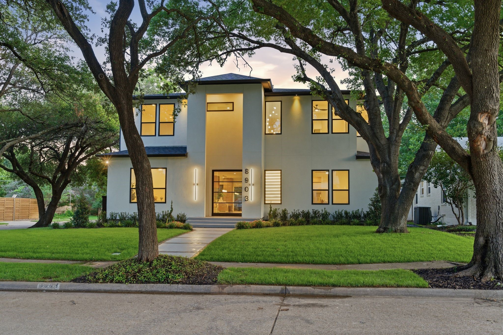 Dallas TX, 8903 Liptonshire Drive
