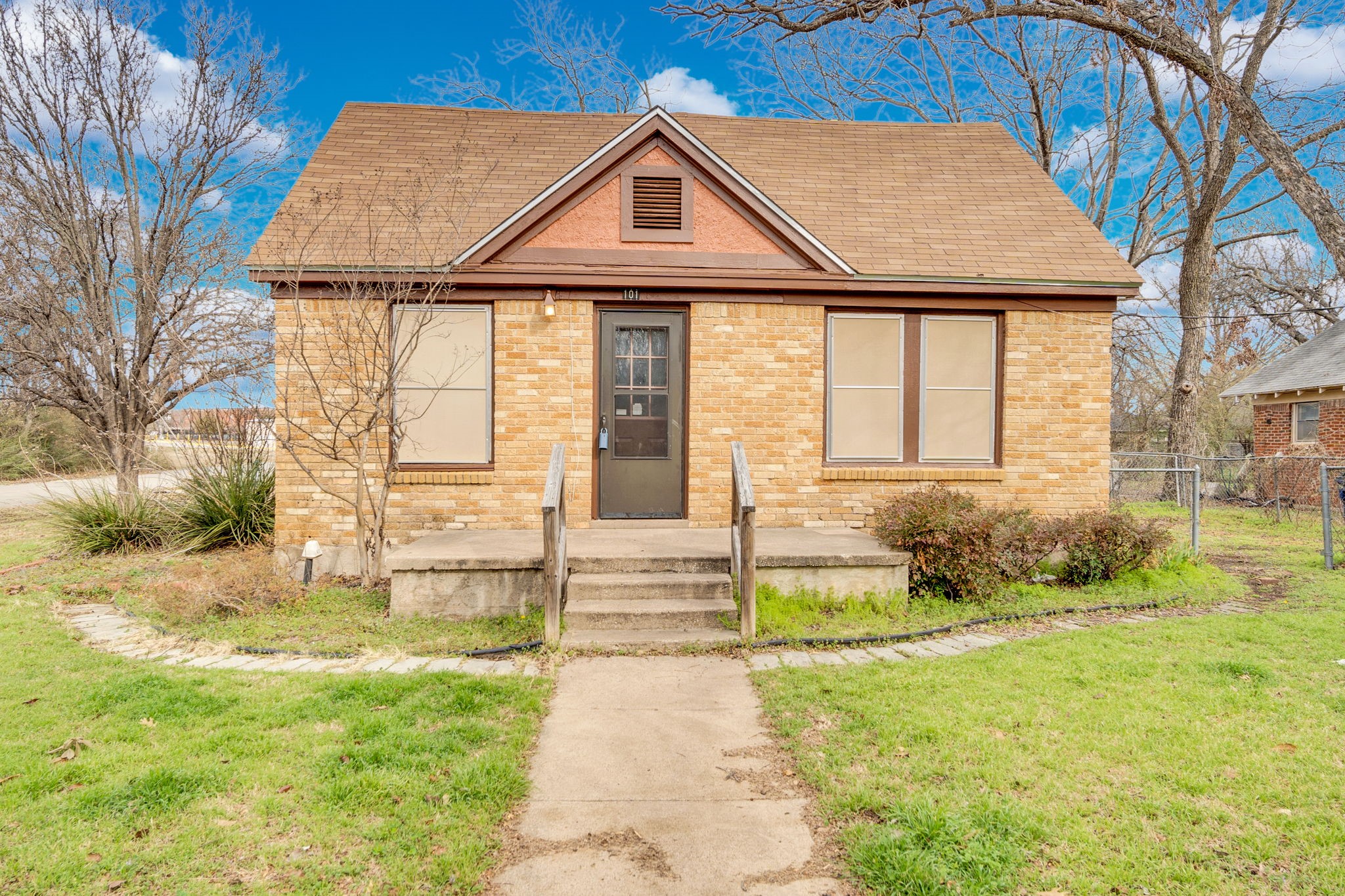 101 E Miller Street Burleson TX 76028
