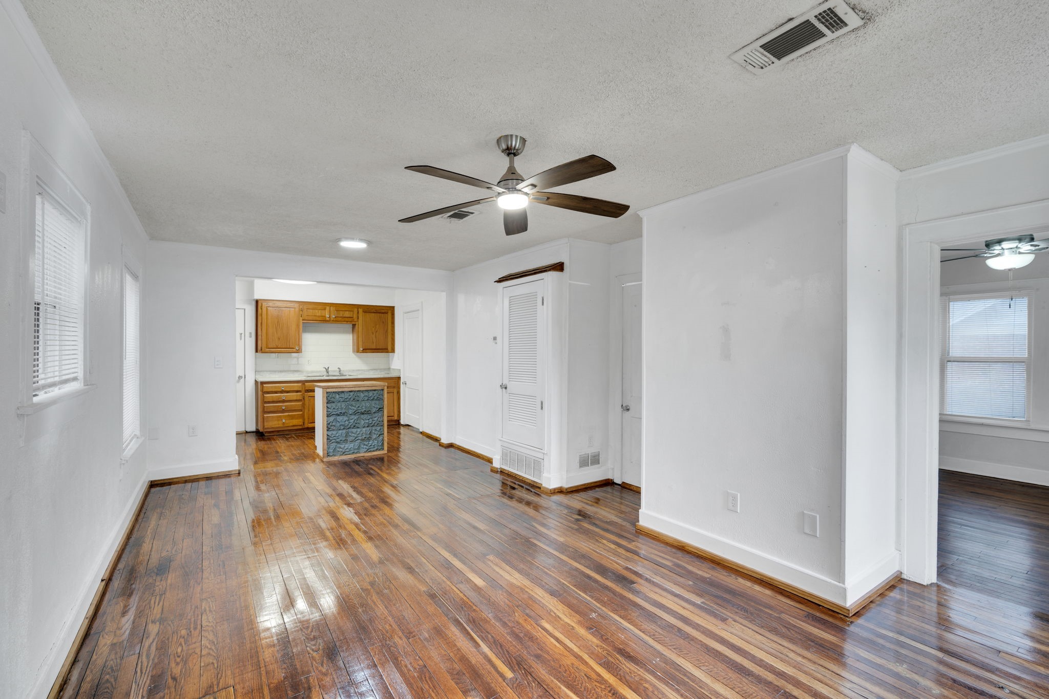 101 E Miller Street Burleson TX 76028
