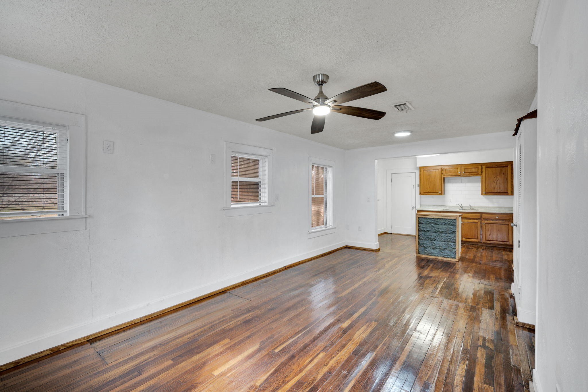 101 E Miller Street Burleson TX 76028