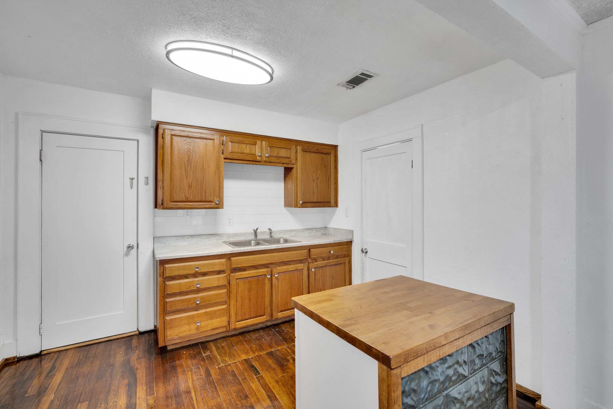 101 E Miller Street Burleson TX 76028