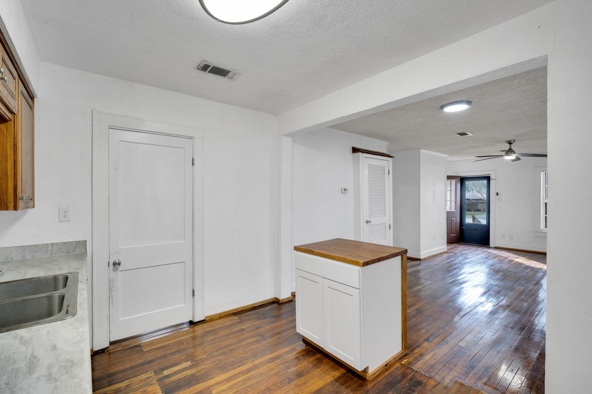 101 E Miller Street Burleson TX 76028