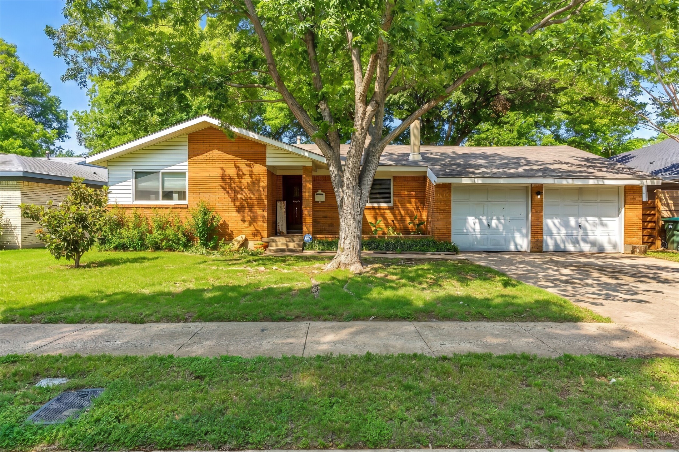1916 Valley Lane Arlington TX 76013