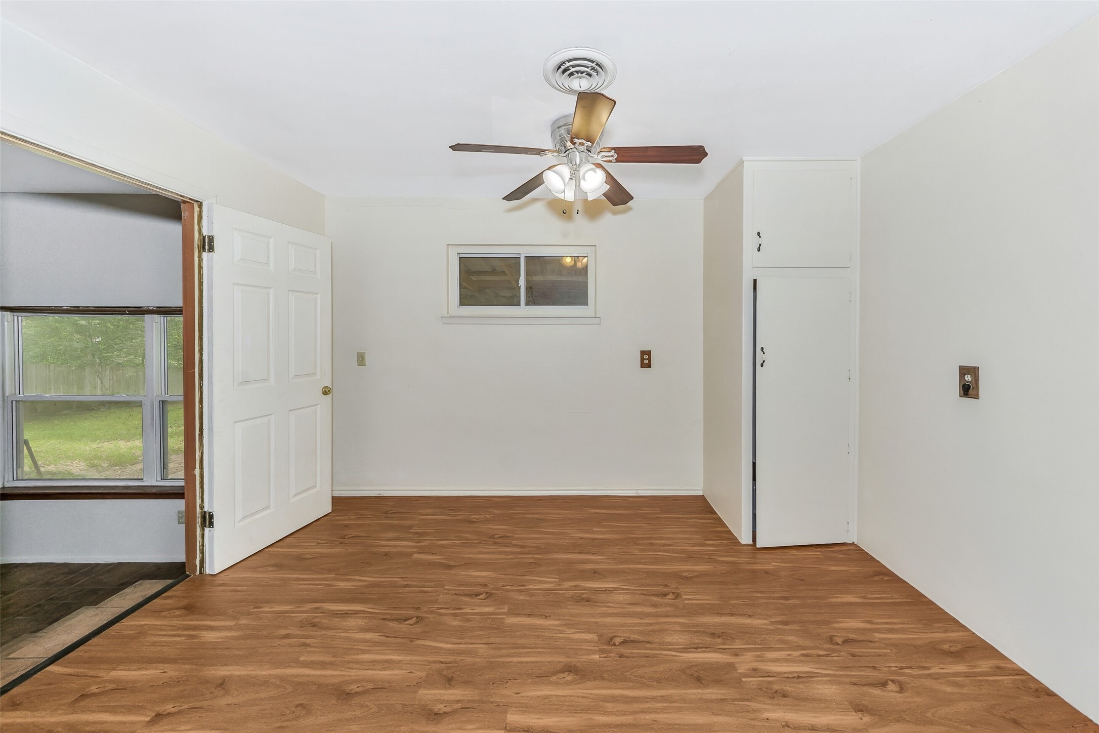 1916 Valley Lane Arlington TX 76013