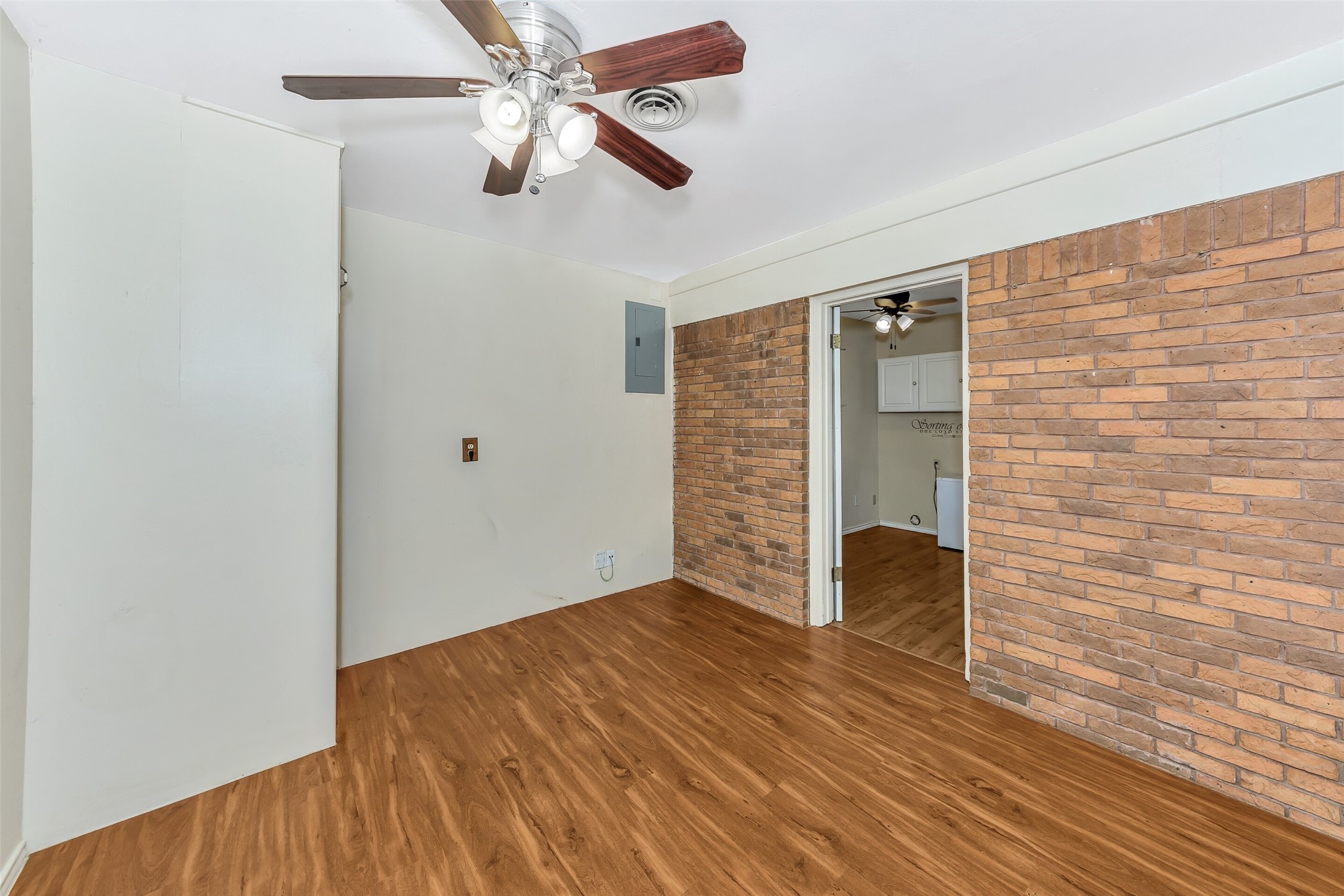 1916 Valley Lane Arlington TX 76013