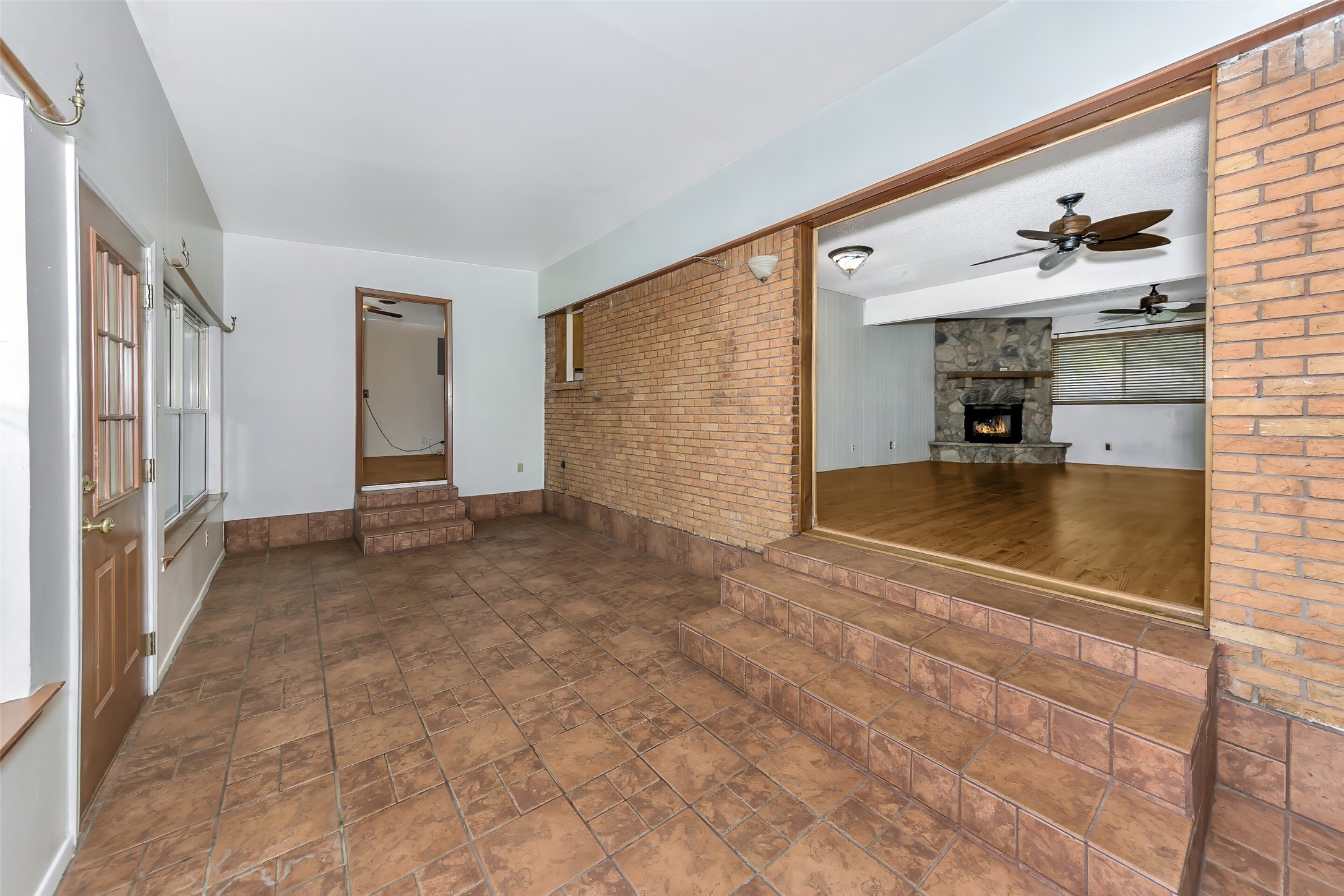 1916 Valley Lane Arlington TX 76013