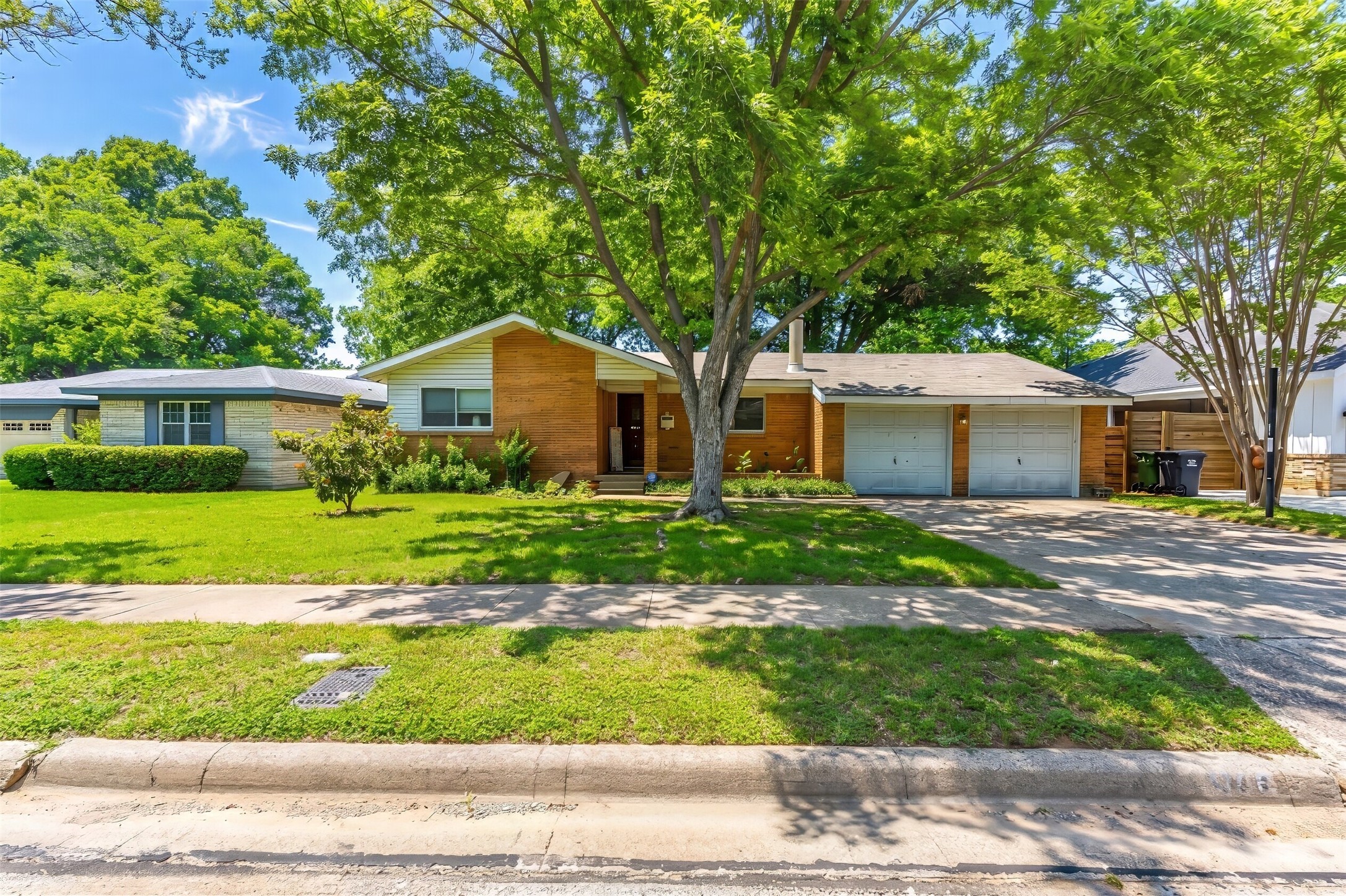 1916 Valley Lane Arlington TX 76013