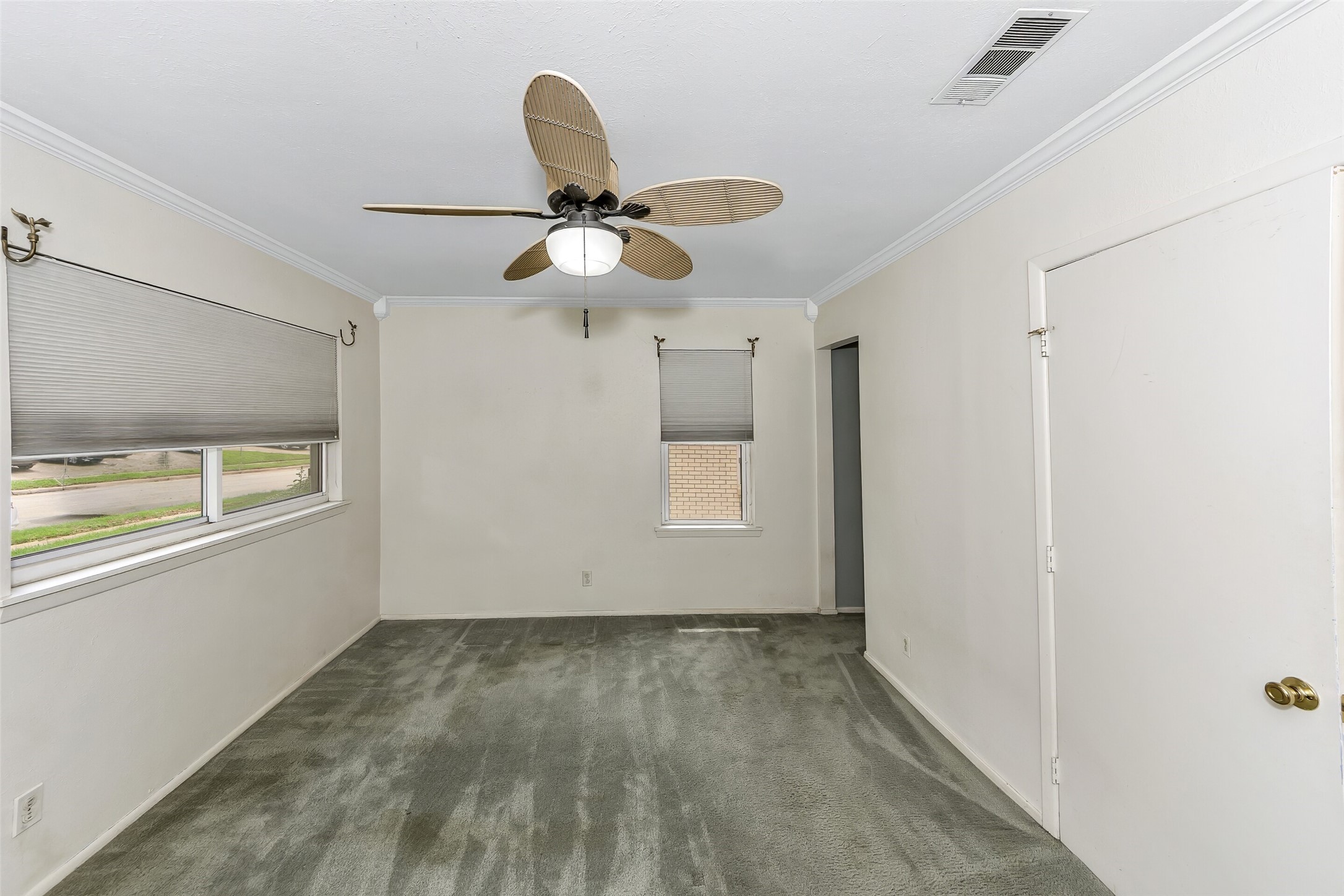 1916 Valley Lane Arlington TX 76013