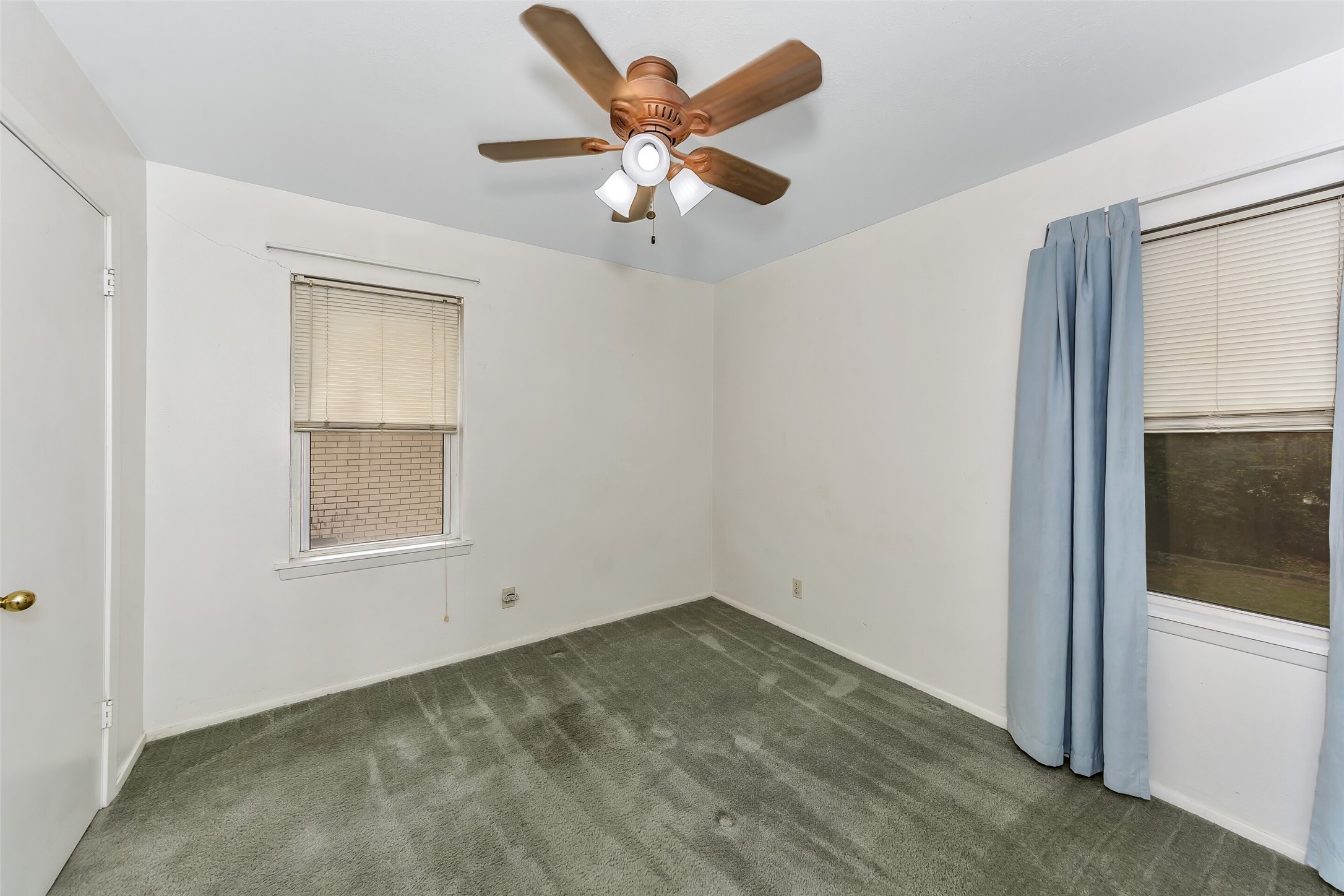 1916 Valley Lane Arlington TX 76013