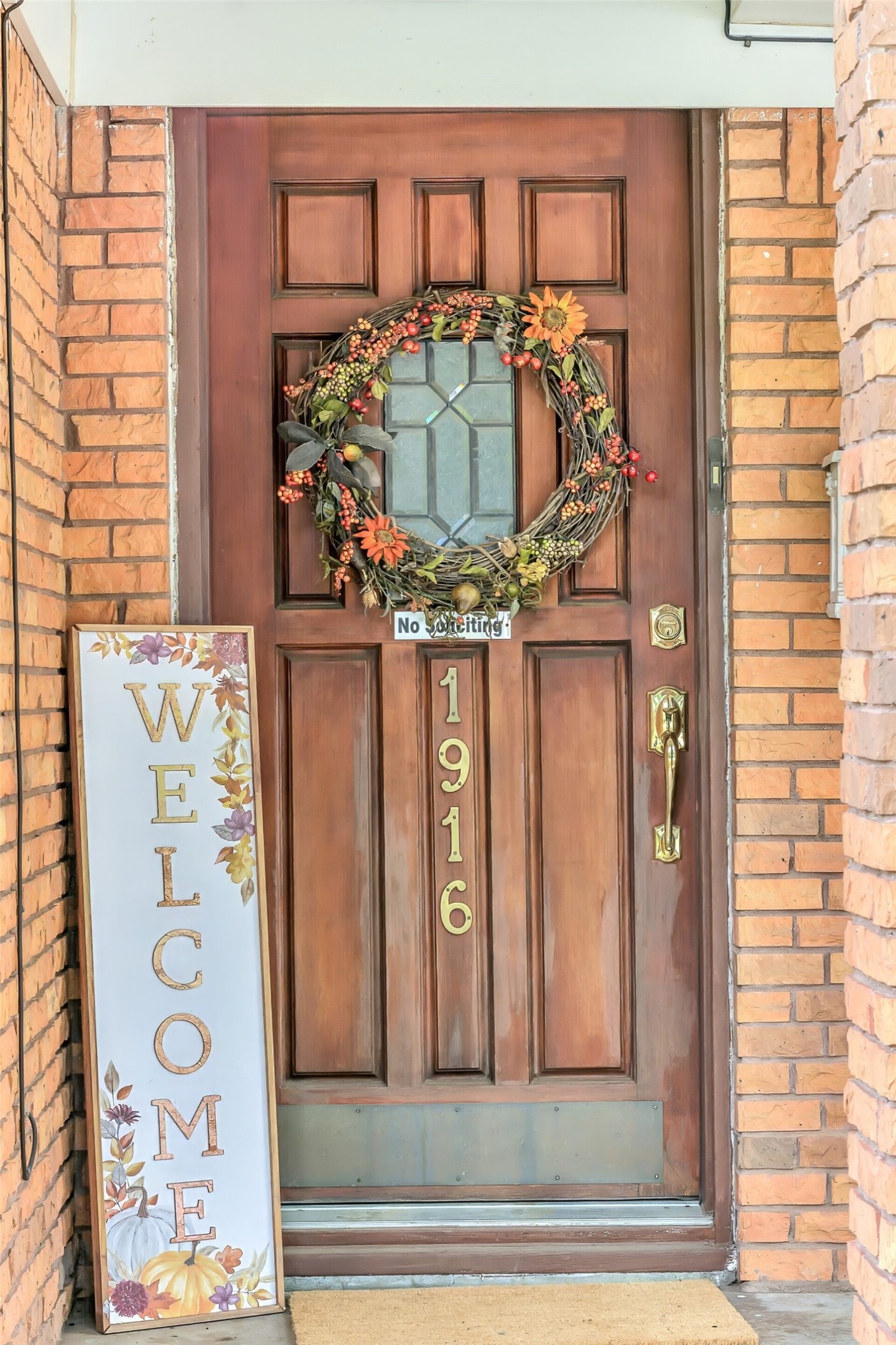 1916 Valley Lane Arlington TX 76013