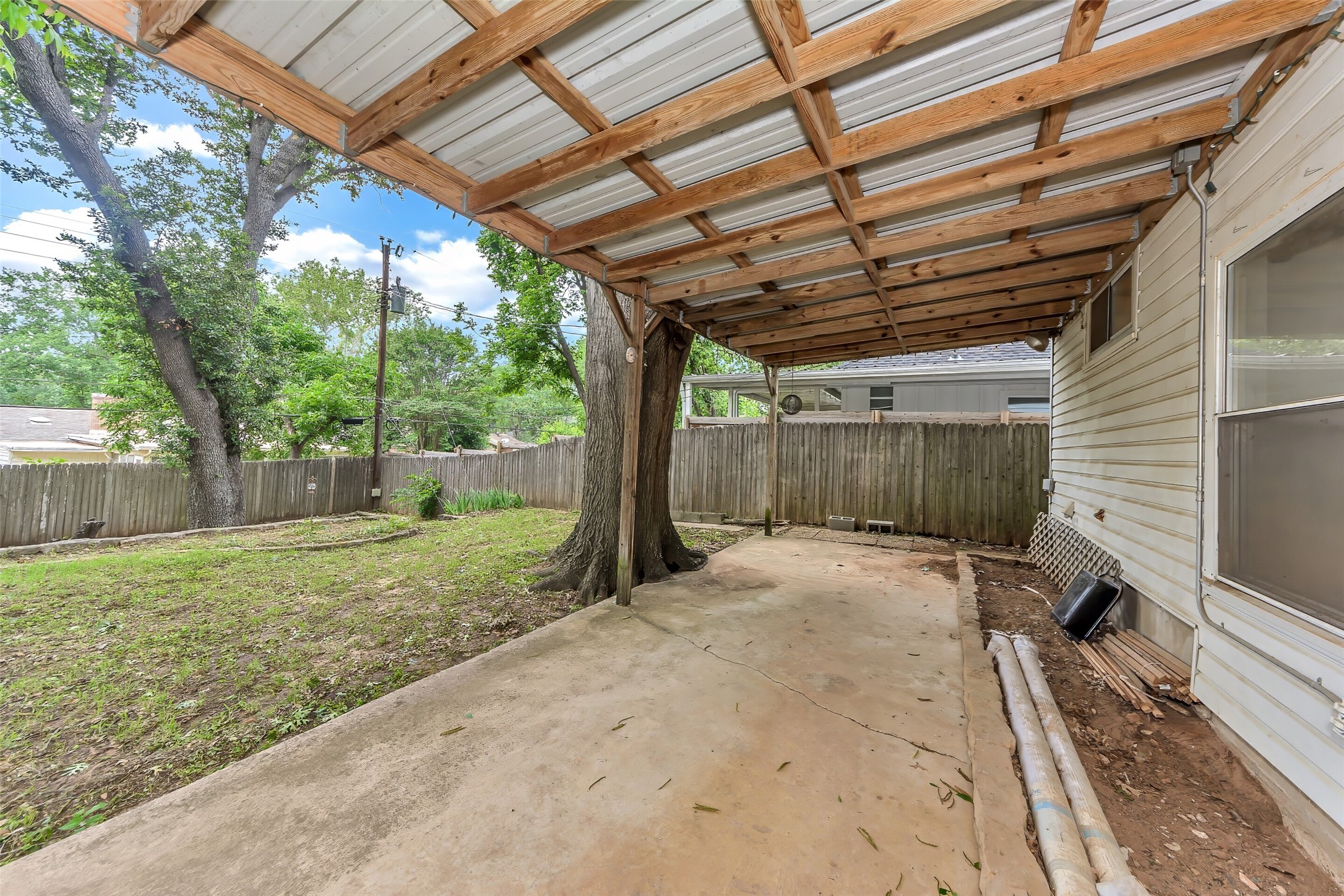 1916 Valley Lane Arlington TX 76013