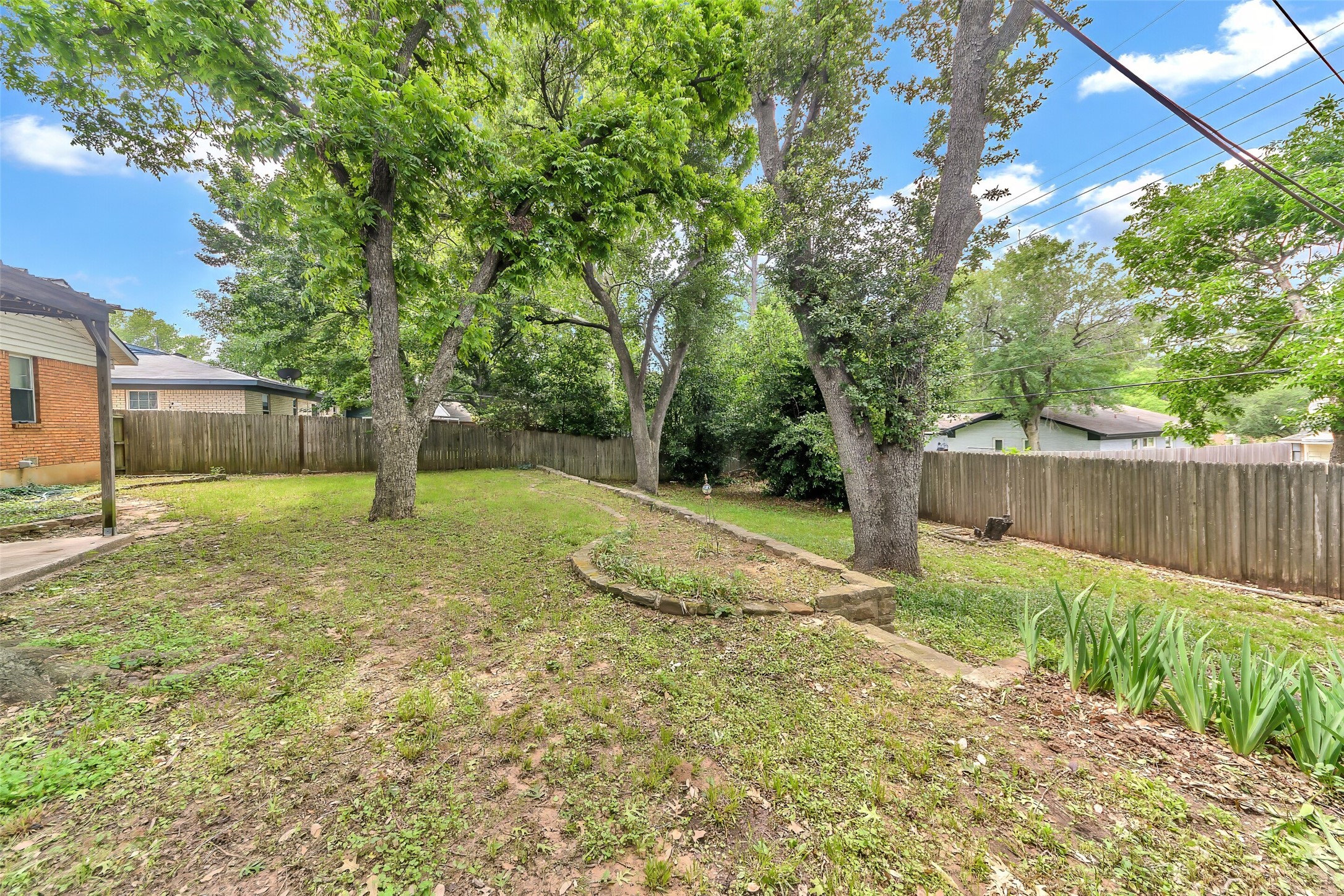 1916 Valley Lane Arlington TX 76013