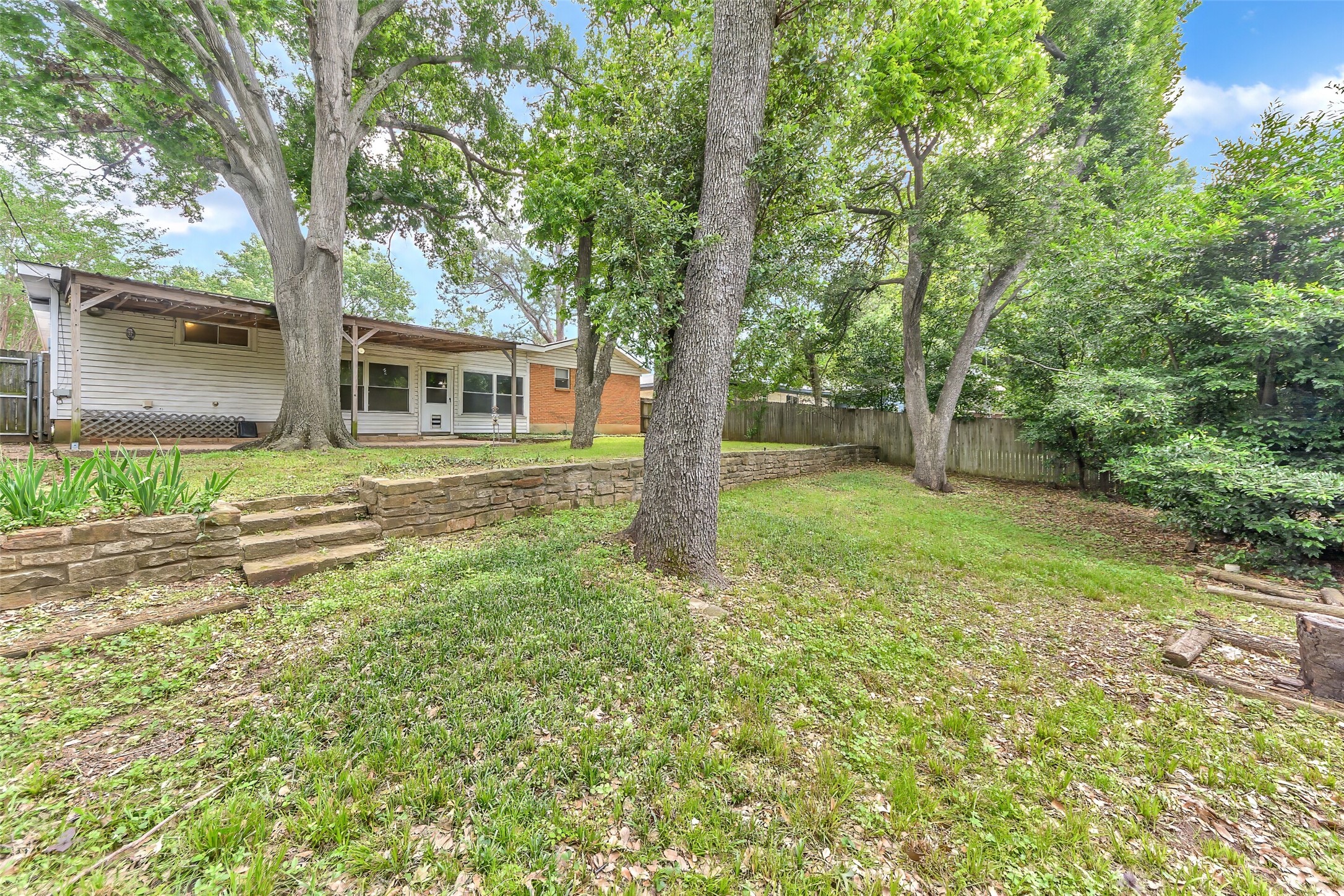 1916 Valley Lane Arlington TX 76013