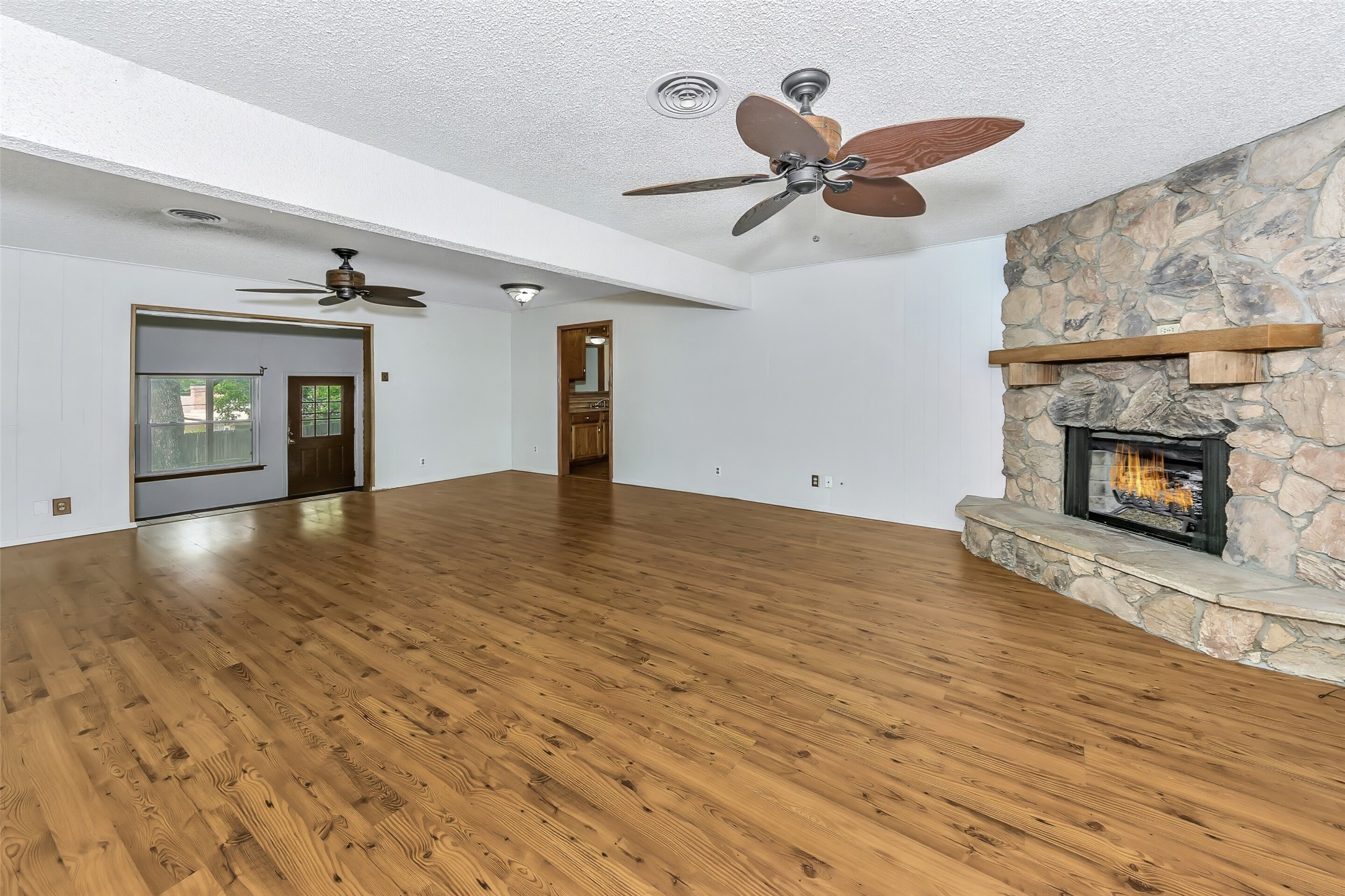 1916 Valley Lane Arlington TX 76013