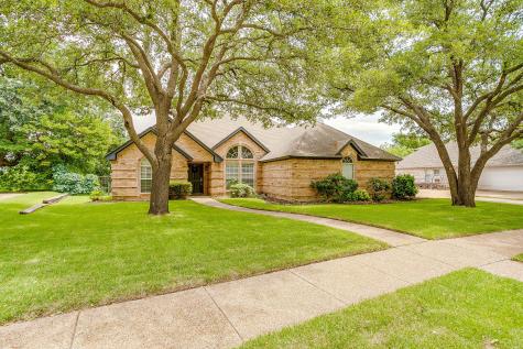 9928 Wandering Way Street Benbrook TX 76126