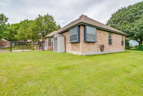 9928 Wandering Way Street Benbrook TX 76126
