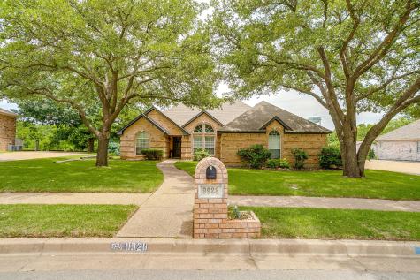 9928 Wandering Way Street Benbrook TX 76126
