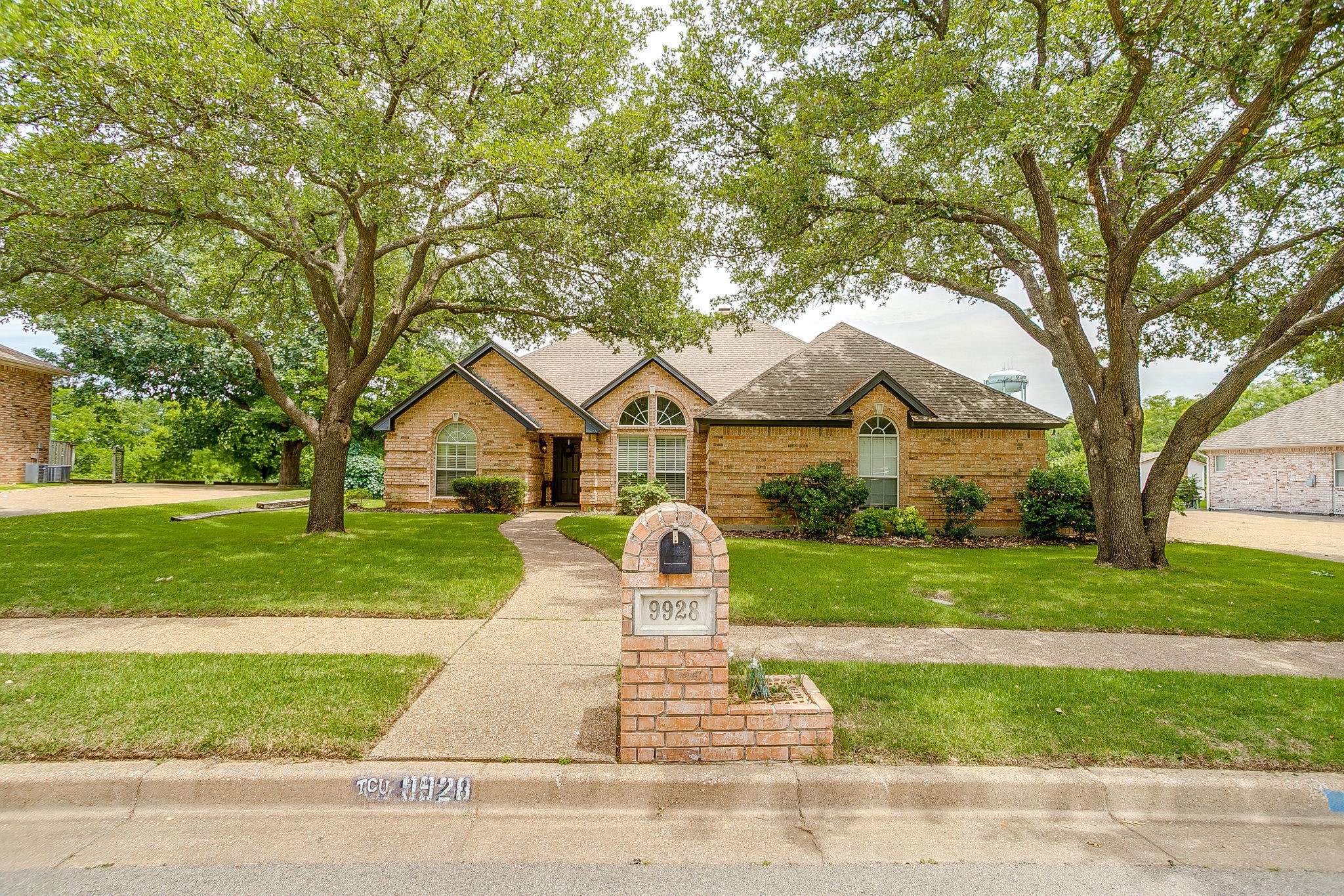 9928 Wandering Way Street Benbrook TX 76126