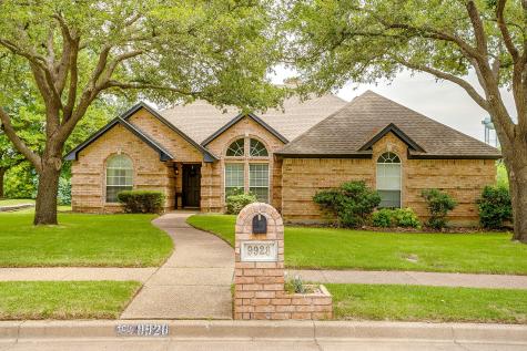 9928 Wandering Way Street Benbrook TX 76126