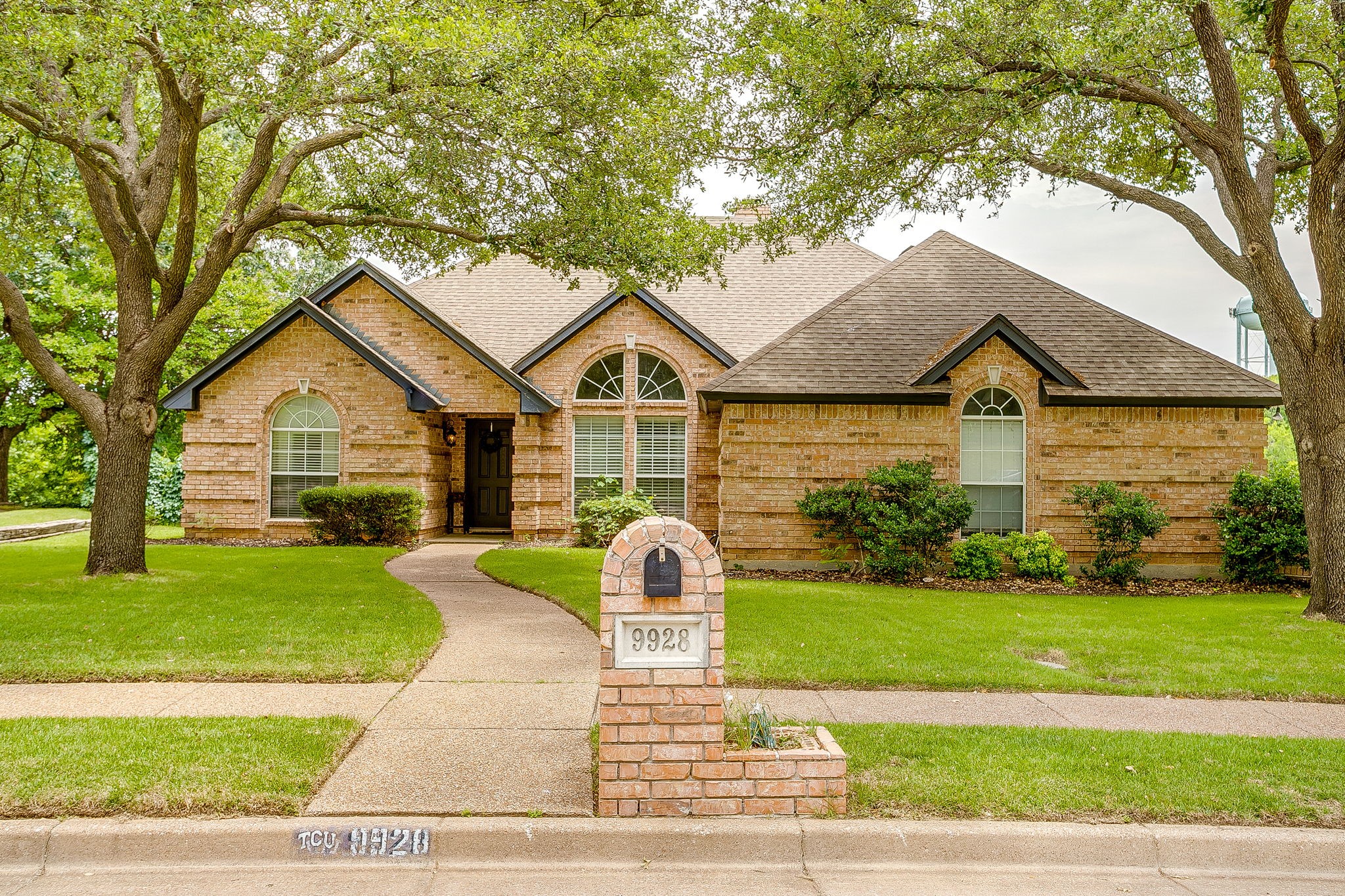 9928 Wandering Way Street Benbrook TX 76126