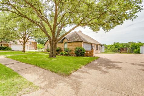 9928 Wandering Way Street Benbrook TX 76126