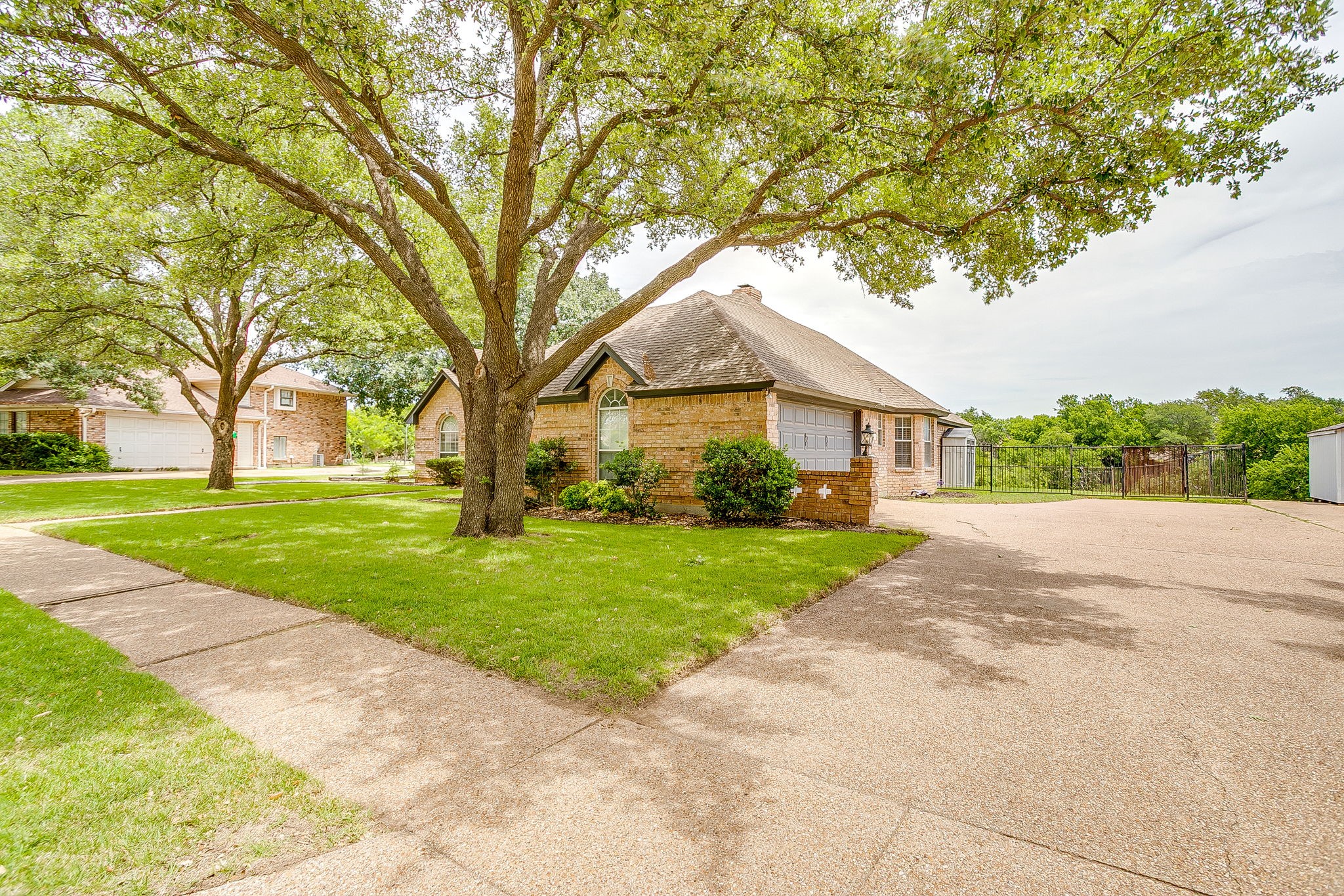 9928 Wandering Way Street Benbrook TX 76126